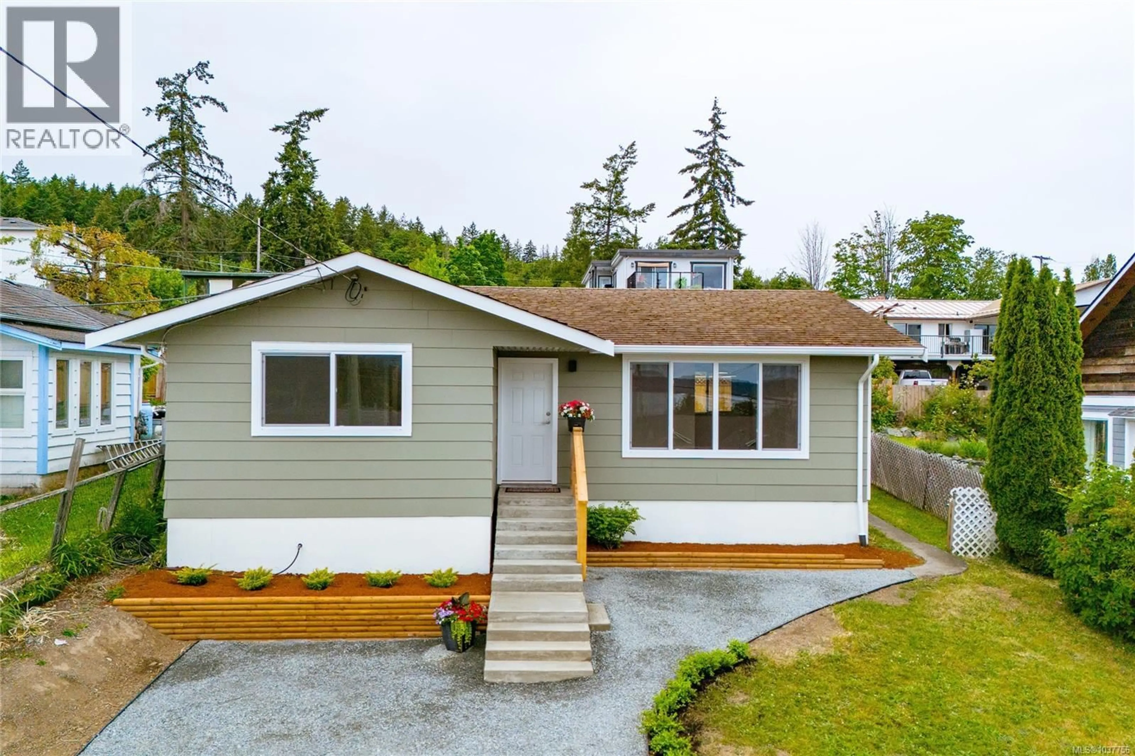 Home with vinyl exterior material, street for 8082 YORK AVENUE, Crofton British Columbia V0R1R0