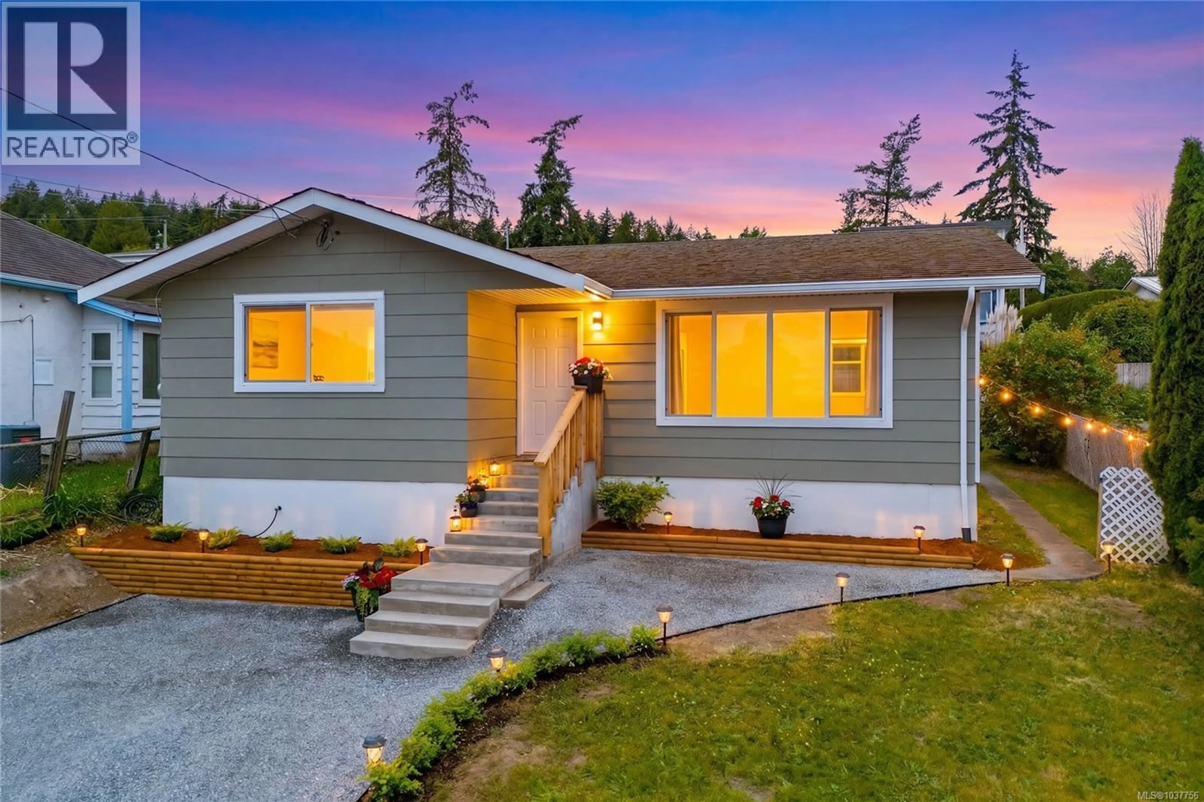 Home with vinyl exterior material, street for 8082 YORK AVENUE, Crofton British Columbia V0R1R0