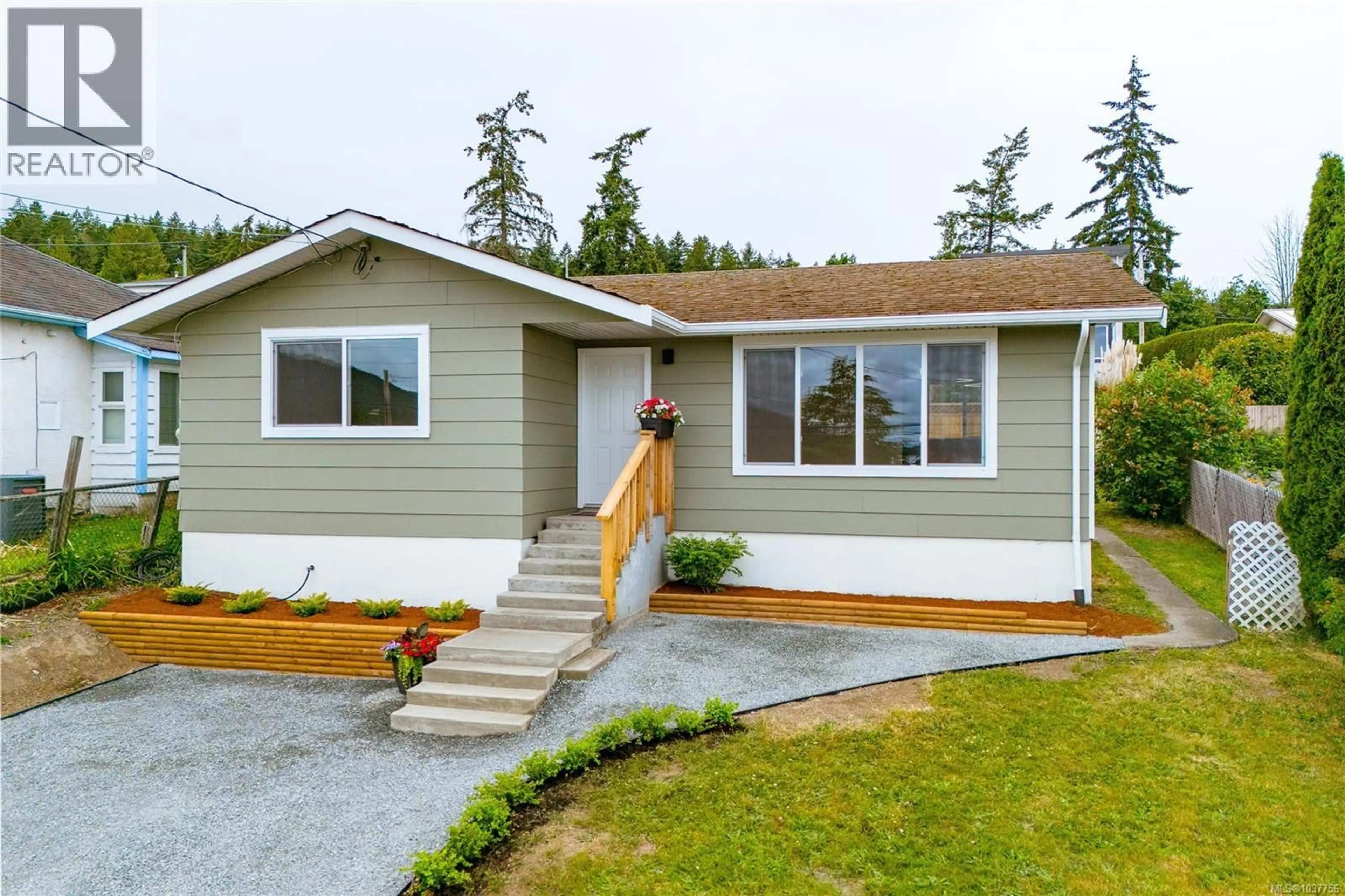 Home with vinyl exterior material, street for 8082 YORK AVENUE, Crofton British Columbia V0R1R0