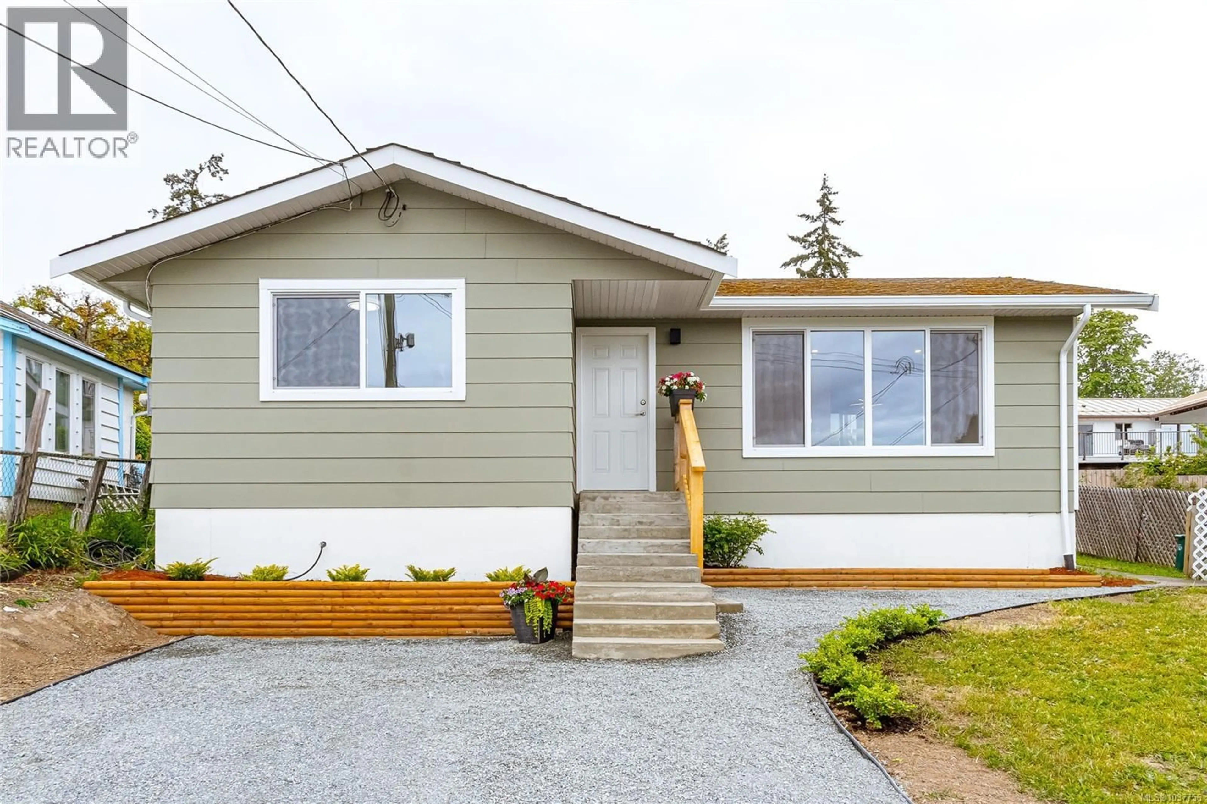 Home with vinyl exterior material, street for 8082 YORK AVENUE, Crofton British Columbia V0R1R0