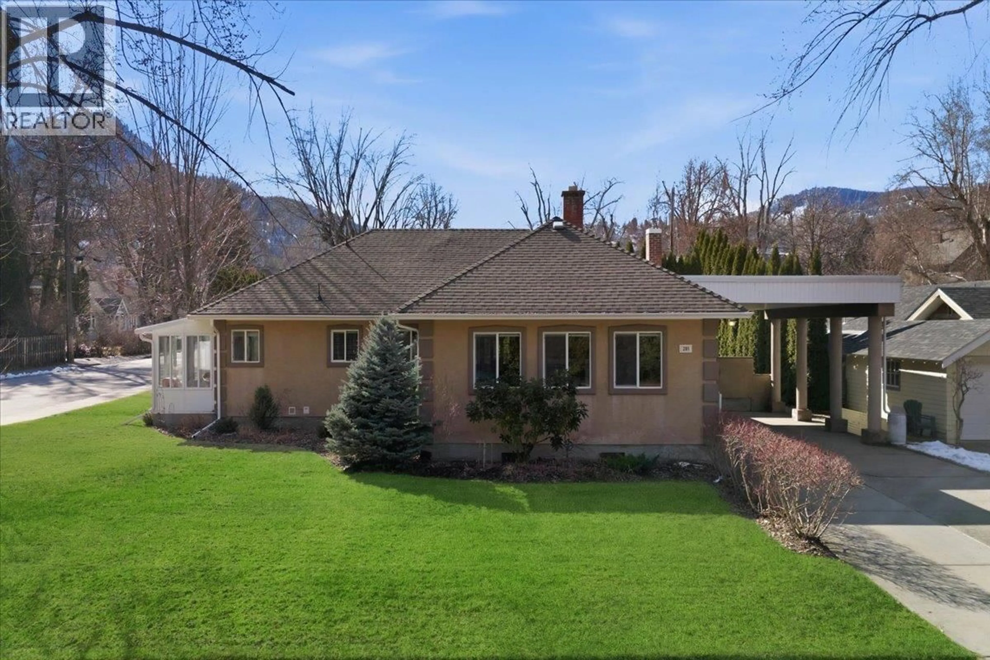 A pic from outside/outdoor area/front of a property/back of a property/a pic from drone, mountain view for 201 RITCHIE AVENUE, Trail British Columbia V1R1H1