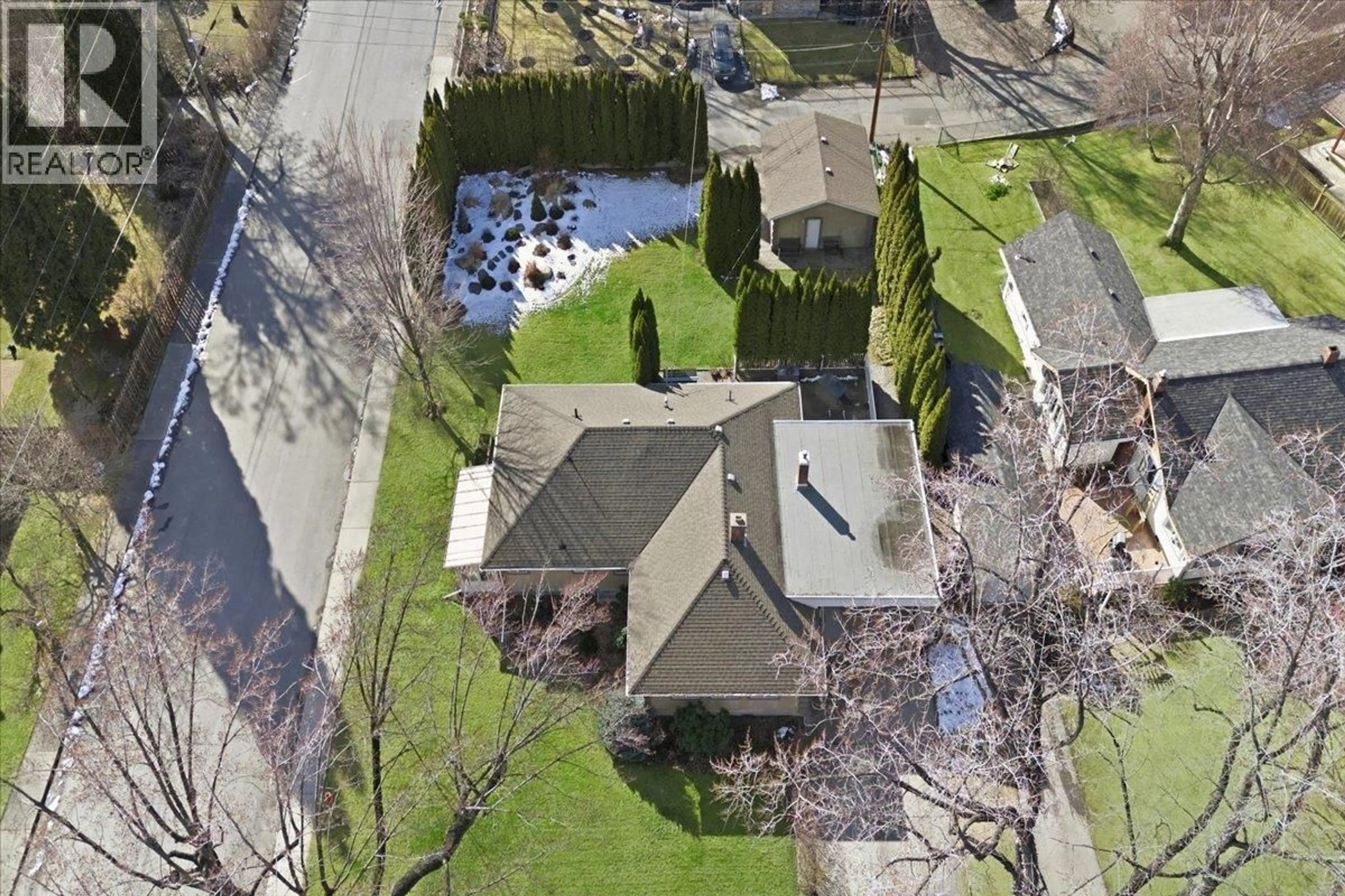 A pic from outside/outdoor area/front of a property/back of a property/a pic from drone, street for 201 RITCHIE AVENUE, Trail British Columbia V1R1H1