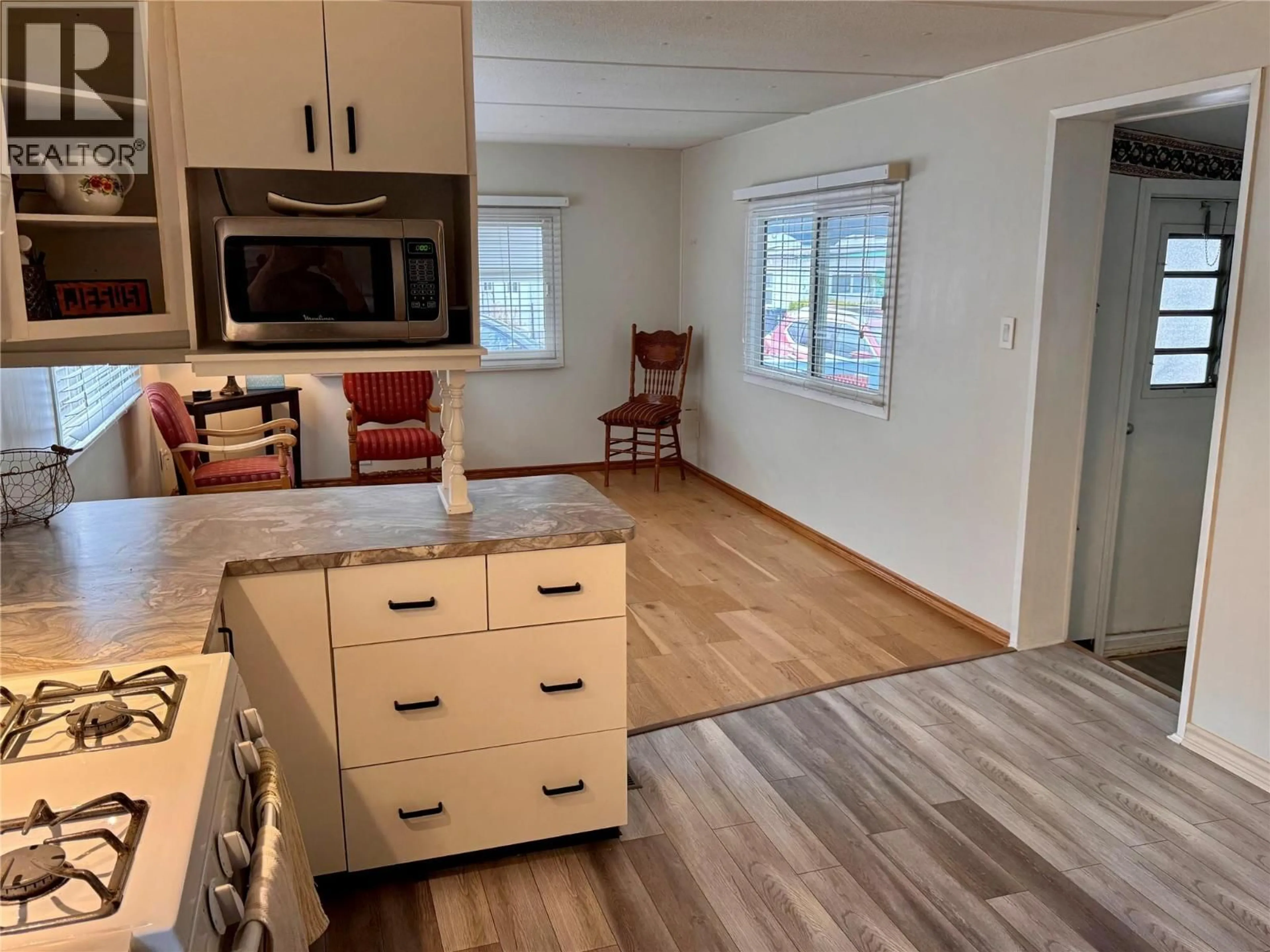 Open concept kitchen, wood/laminate floor for 6 - 1302 CEDAR STREET, Okanagan Falls British Columbia V0H1R4