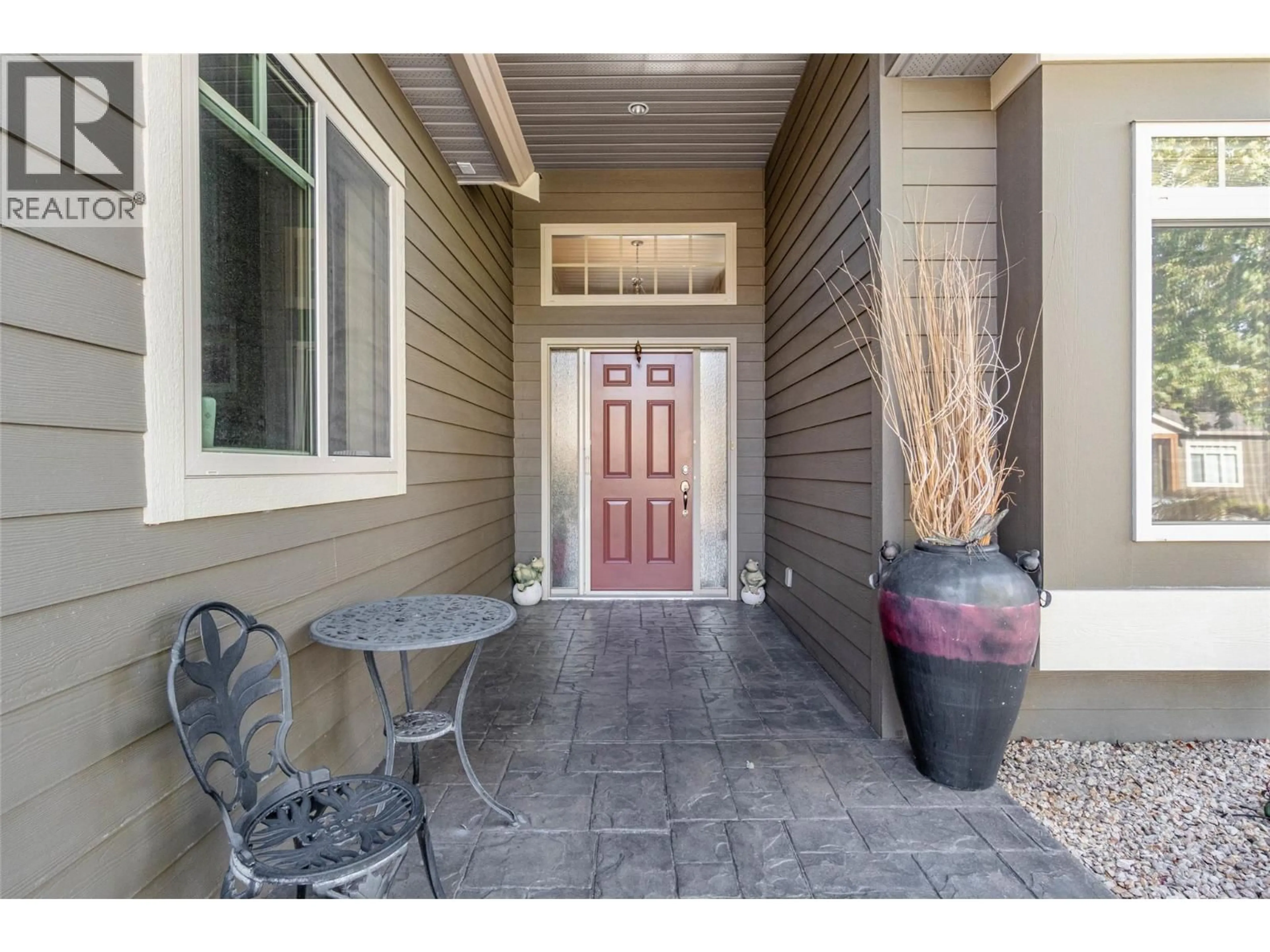 Indoor entryway for 28 - 6833 MEADOWS DRIVE, Oliver British Columbia V0H1T4