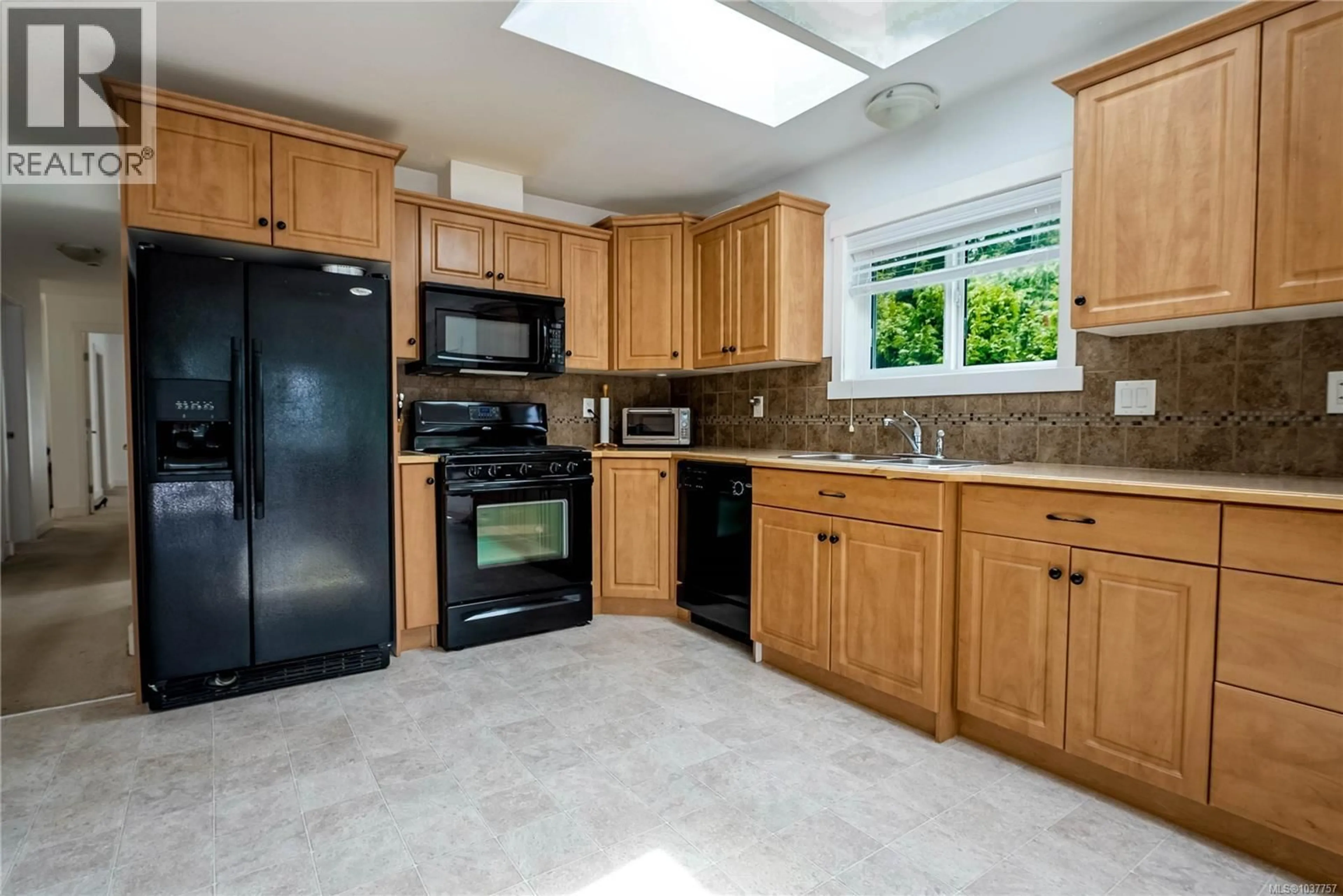 Standard kitchen, ceramic/tile floor for 113 SEAGIRT ROAD, Sooke British Columbia V9Z1A3