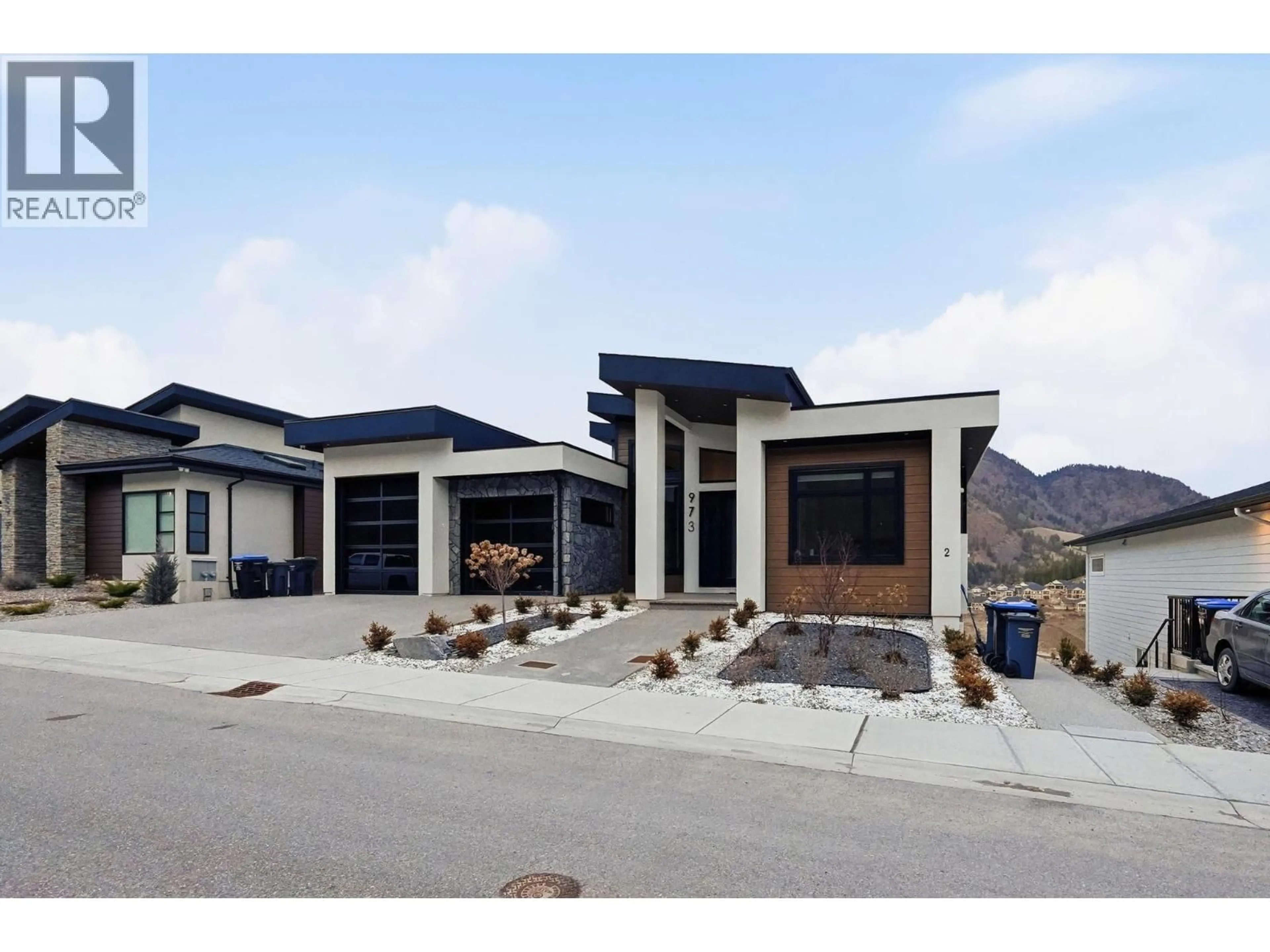 Indoor garage for 973 LOSETH DRIVE, Kelowna British Columbia V1P0A1