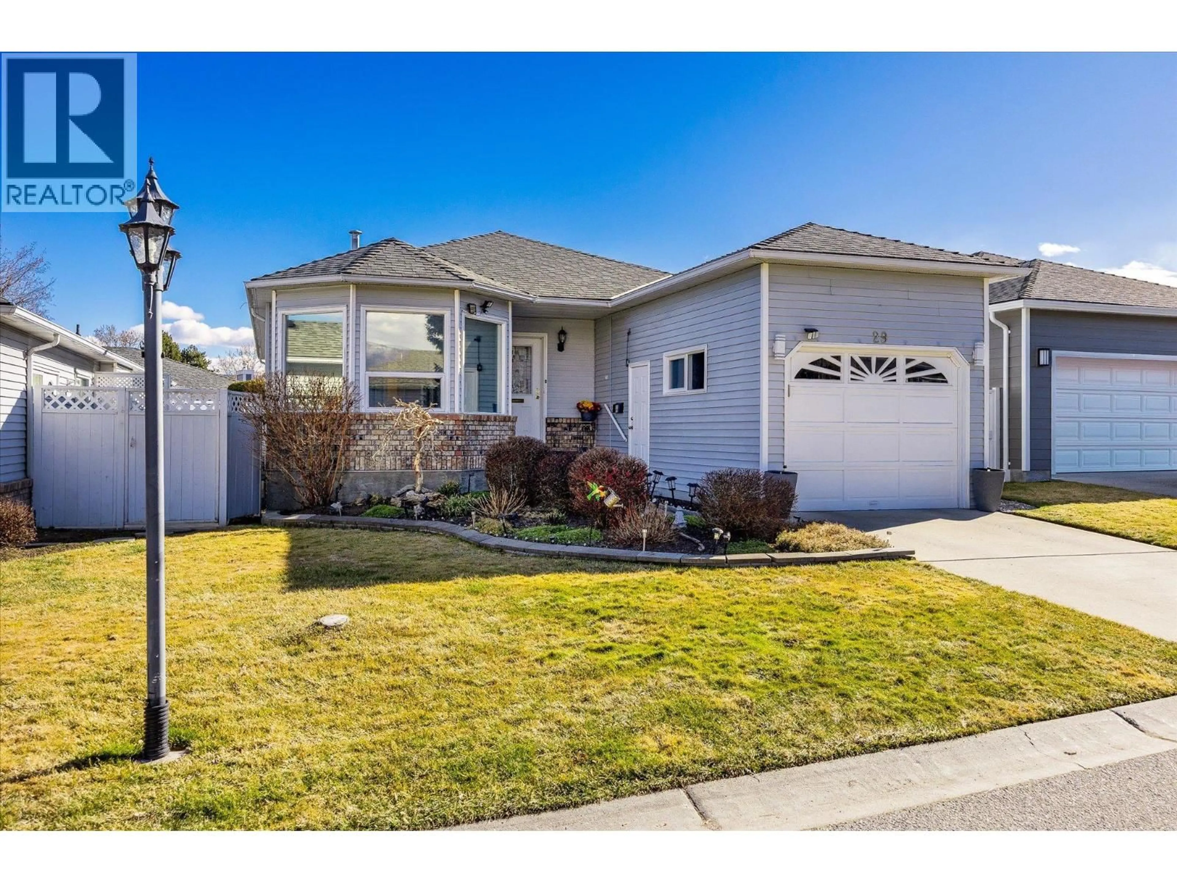 Home with vinyl exterior material, street for 29 - 1101 CAMERON AVENUE, Kelowna British Columbia V1Y8V7