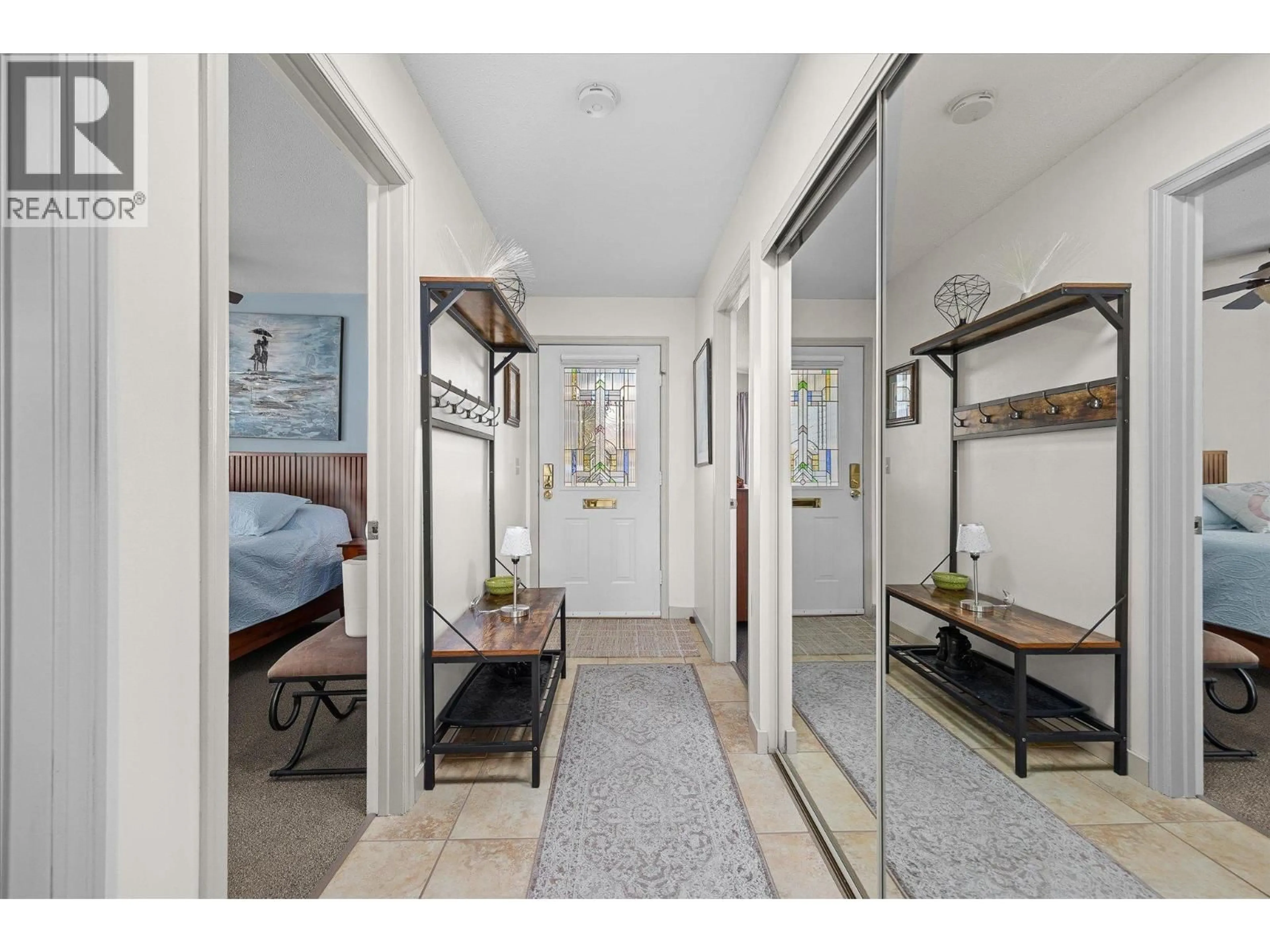 Indoor entryway for 29 - 1101 CAMERON AVENUE, Kelowna British Columbia V1Y8V7