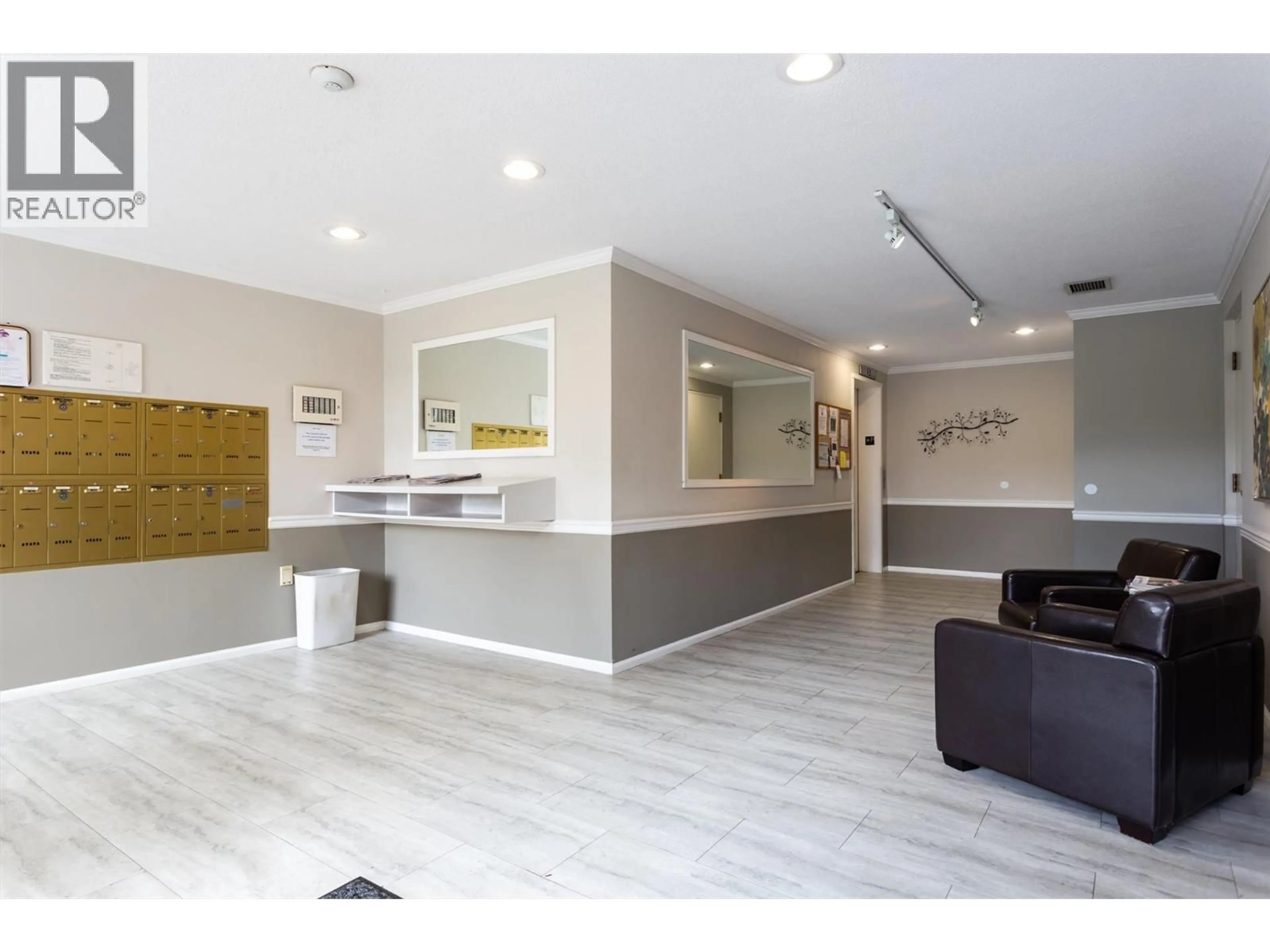 Indoor foyer for 203 - 1249 PACIFIC AVENUE, Kelowna British Columbia V1Y5T9