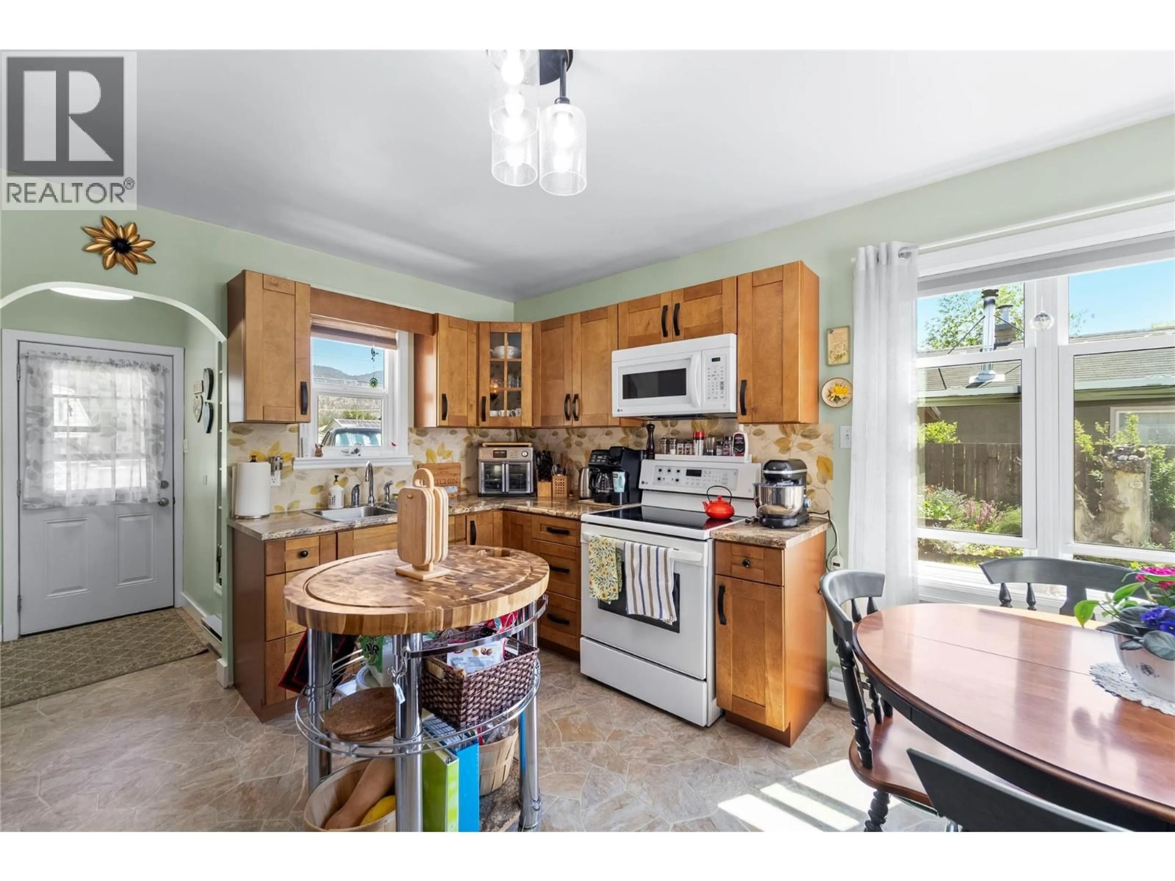 Standard kitchen, ceramic/tile floor for 1851 GRANITE AVENUE, Merritt British Columbia V1K1B8