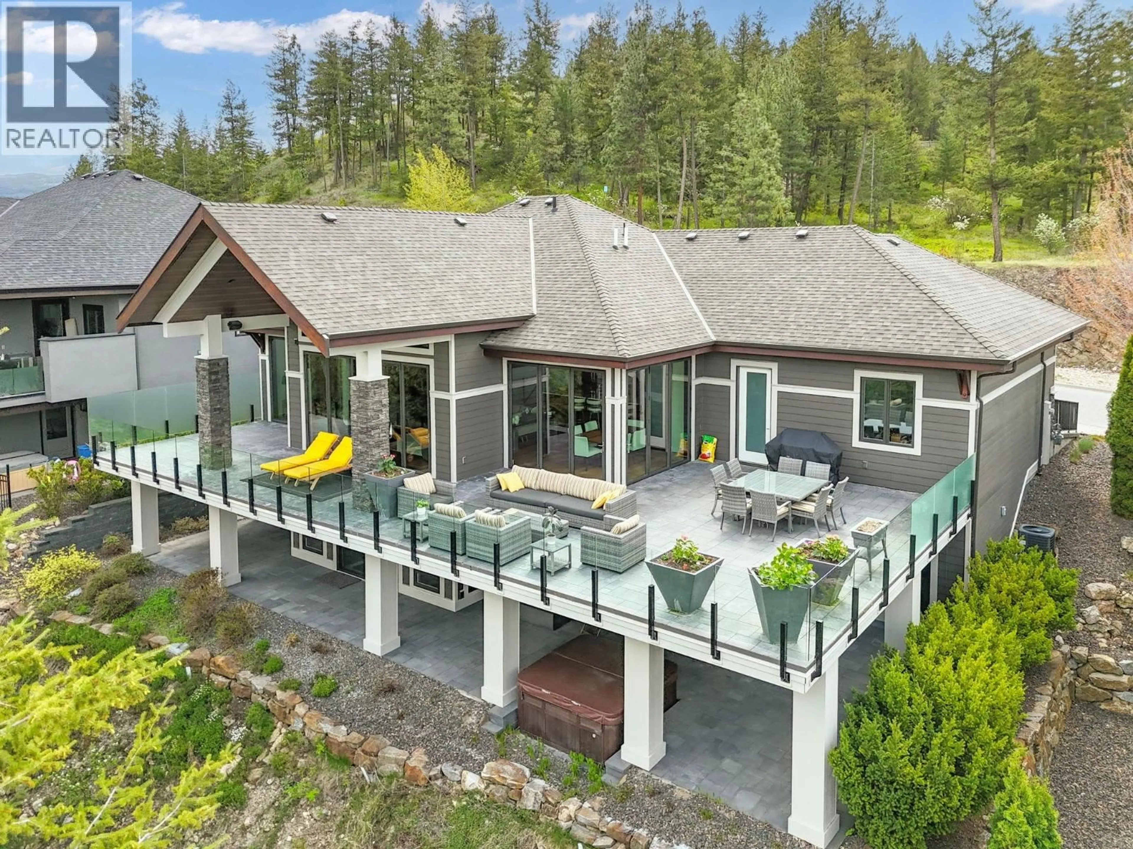 A pic from outside/outdoor area/front of a property/back of a property/a pic from drone, mountain view for 920 STOCKLEY STREET, Kelowna British Columbia V1P1R6