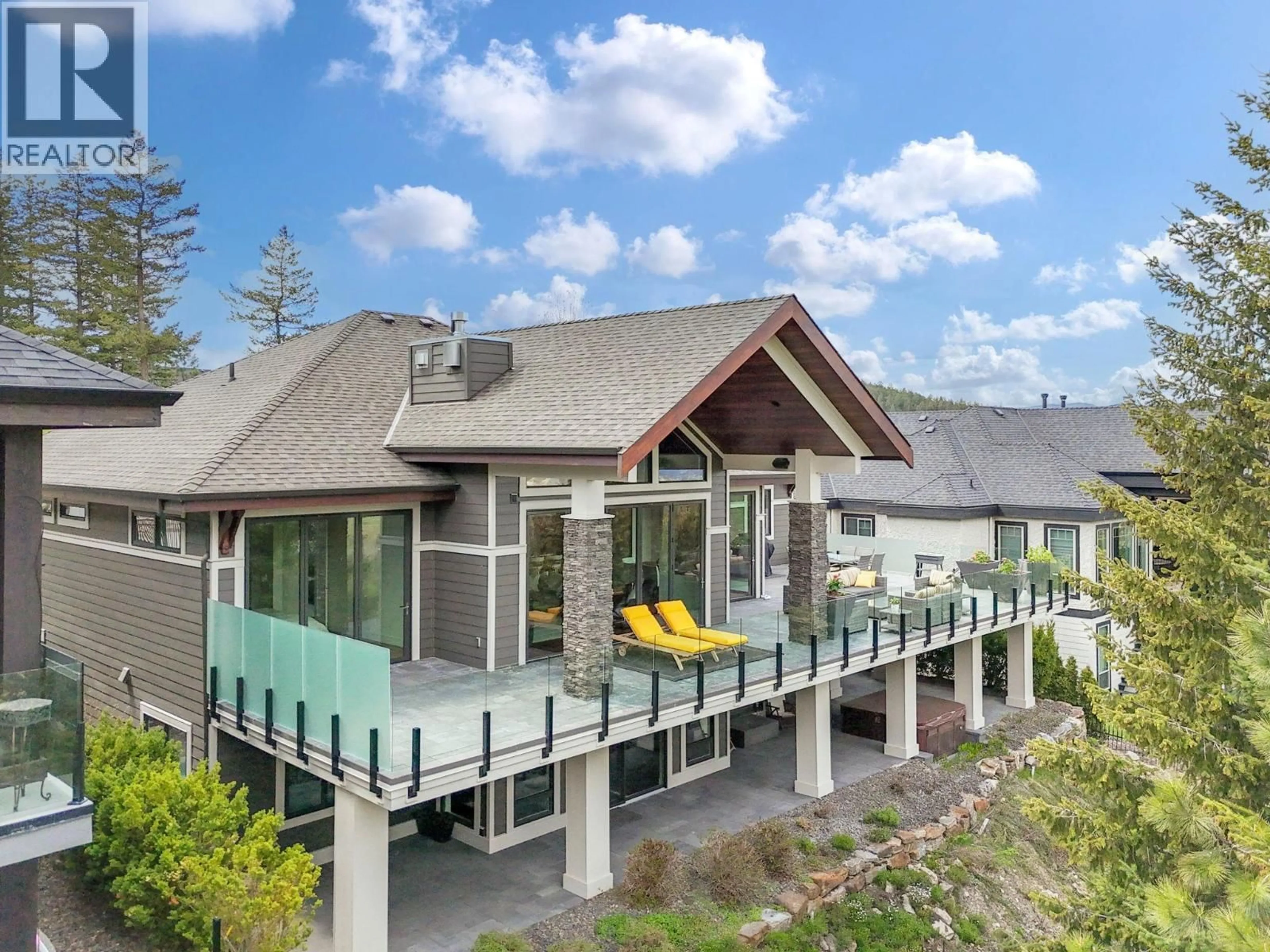 A pic from outside/outdoor area/front of a property/back of a property/a pic from drone, mountain view for 920 STOCKLEY STREET, Kelowna British Columbia V1P1R6