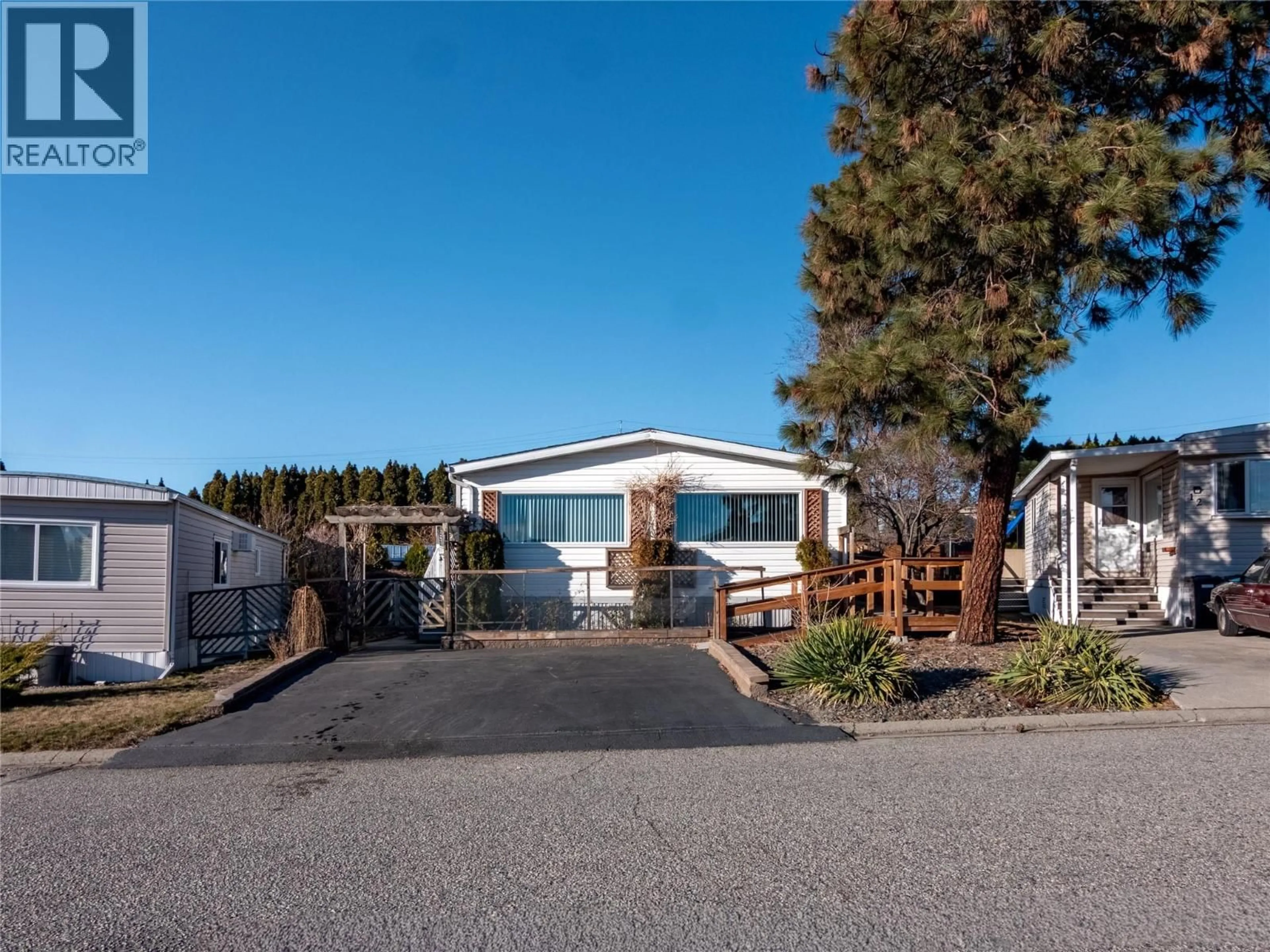 Home with vinyl exterior material, mountain view for 11 - 98 OKANAGAN AVENUE EAST, Penticton British Columbia V2A3J5