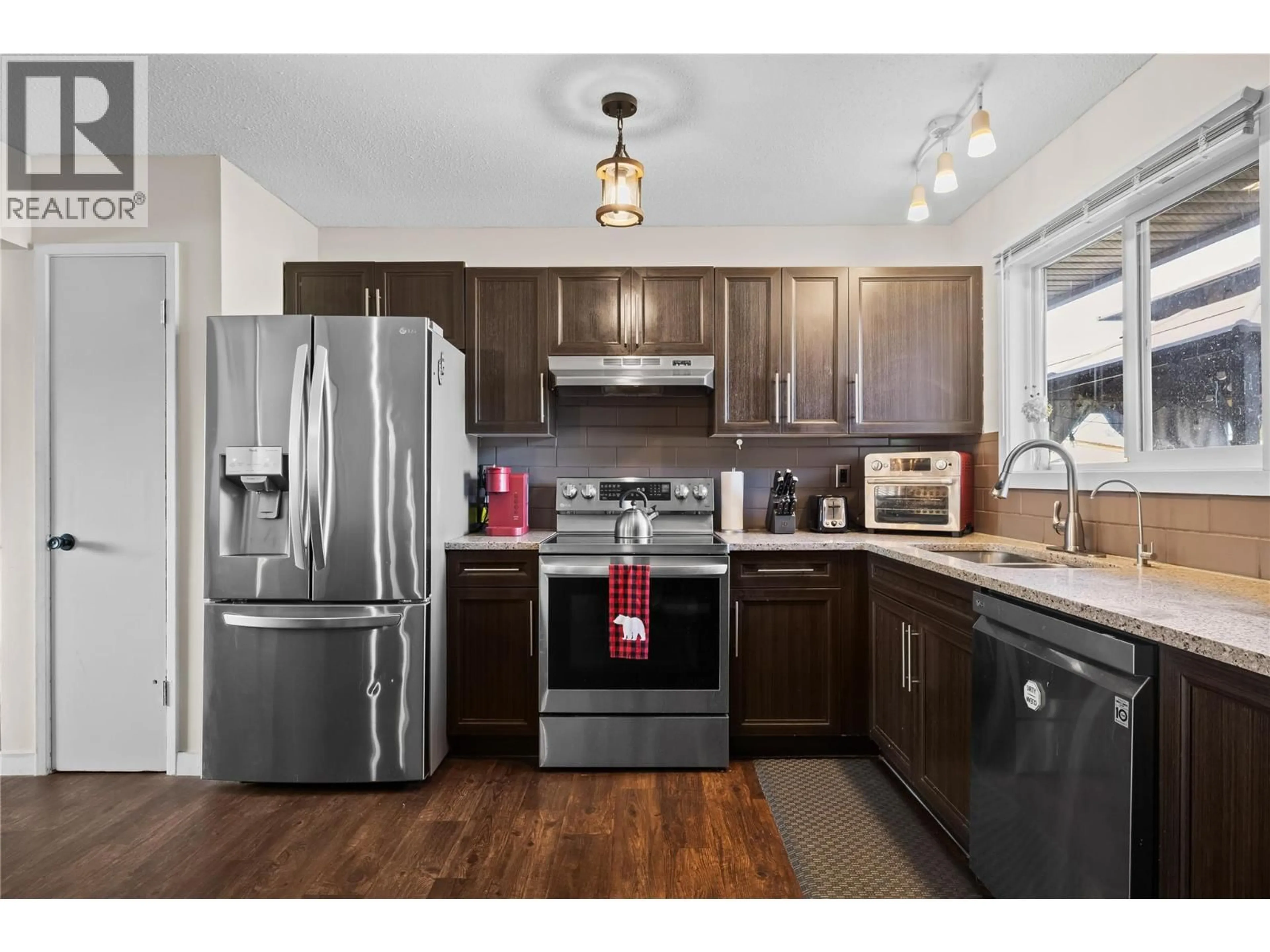 Standard kitchen, wood/laminate floor for 440 PRIMROSE ROAD, Kelowna British Columbia V1X2G7