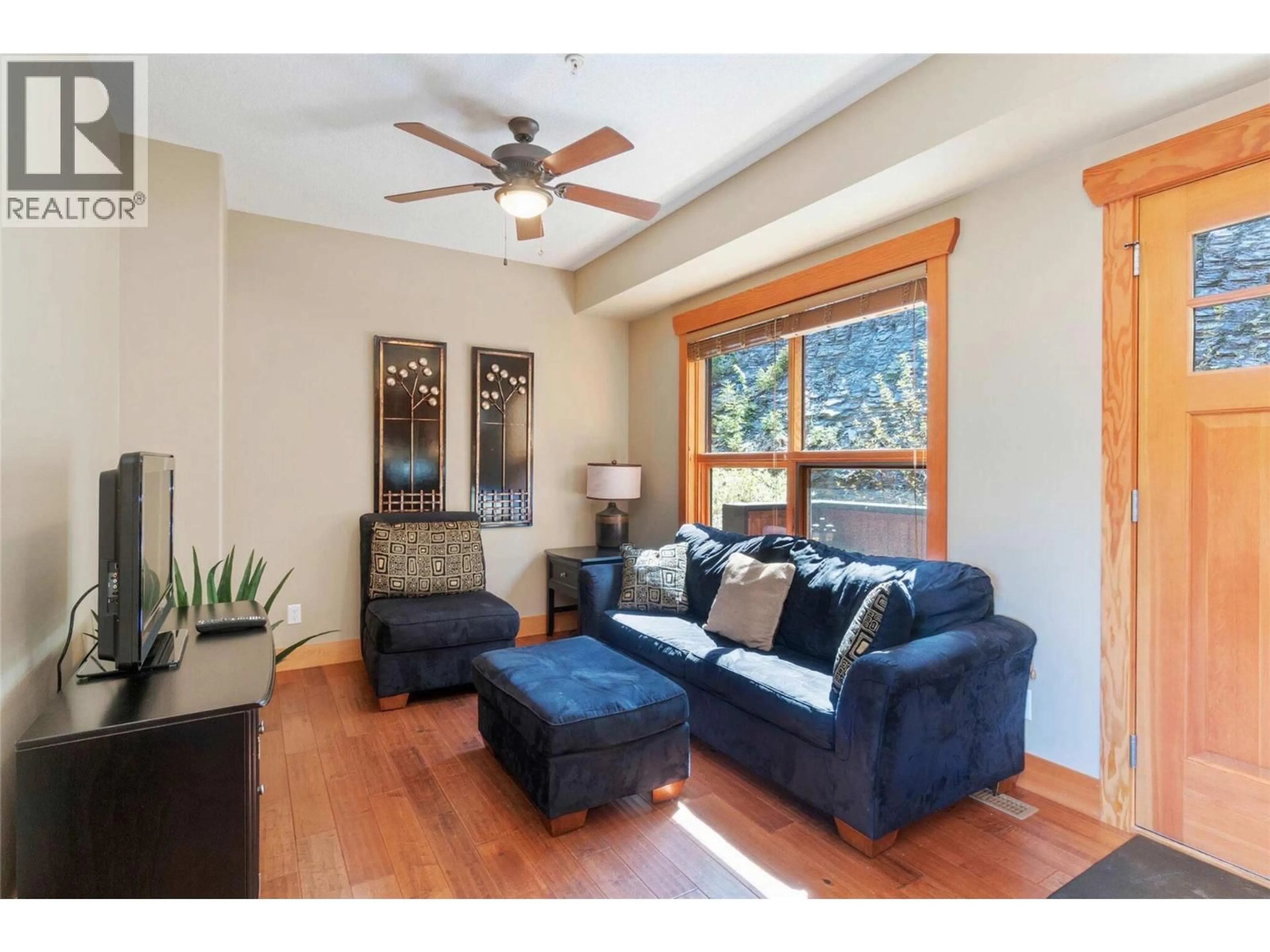 Living room with furniture, wood/laminate floor for 14 - 2479 EAGLE BAY ROAD, Blind Bay British Columbia V0E1H1