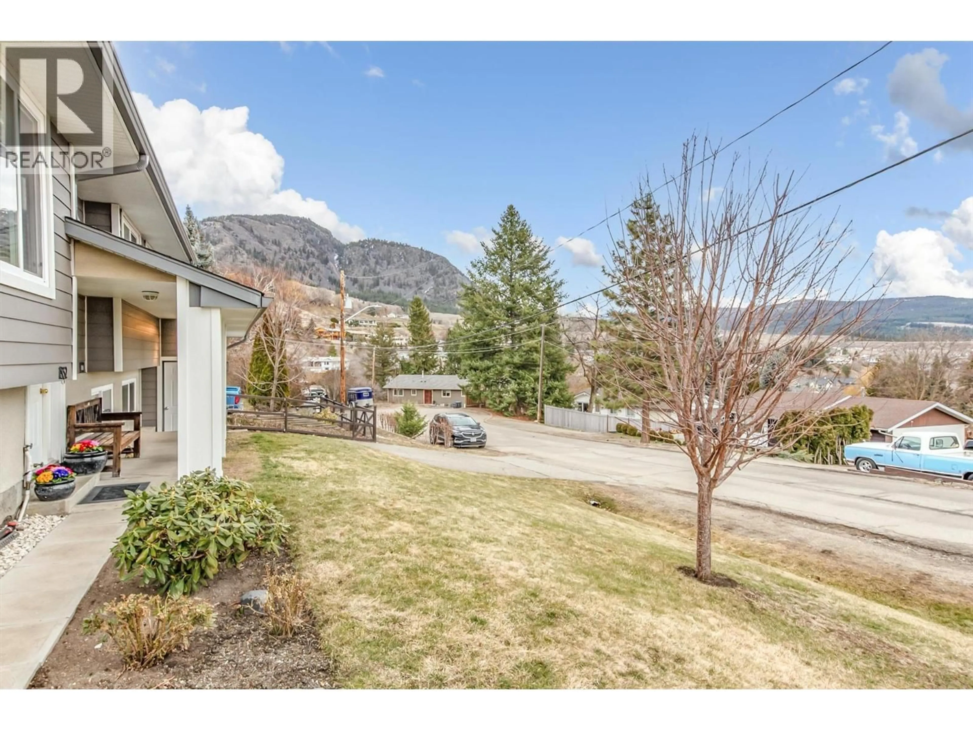 A pic from outside/outdoor area/front of a property/back of a property/a pic from drone, mountain view for 1832 GOLBECK COURT, Kelowna British Columbia V1P1L7