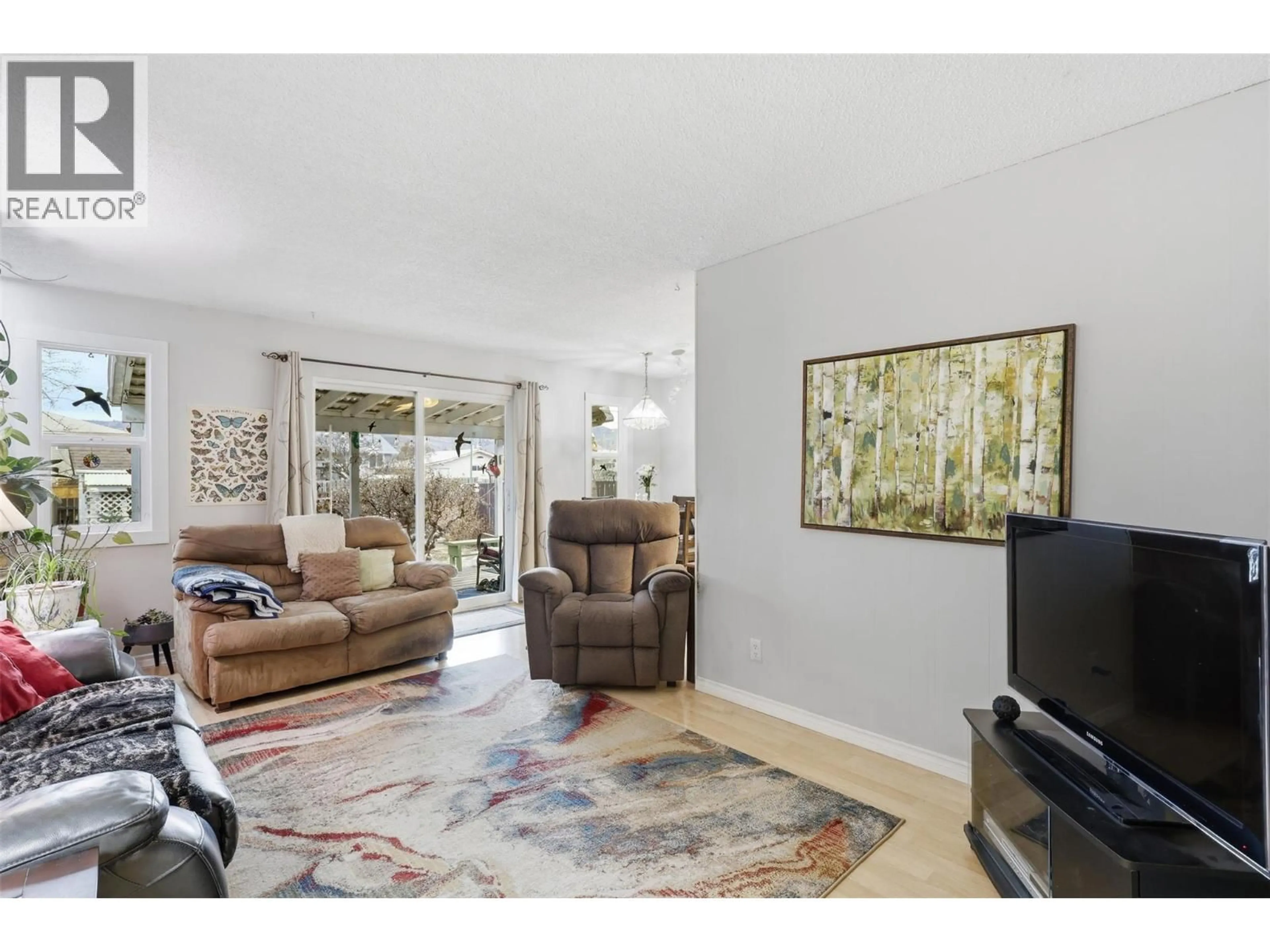 Living room with furniture, unknown for 1155 PEMBROKE AVENUE, Kamloops British Columbia V2B7W5