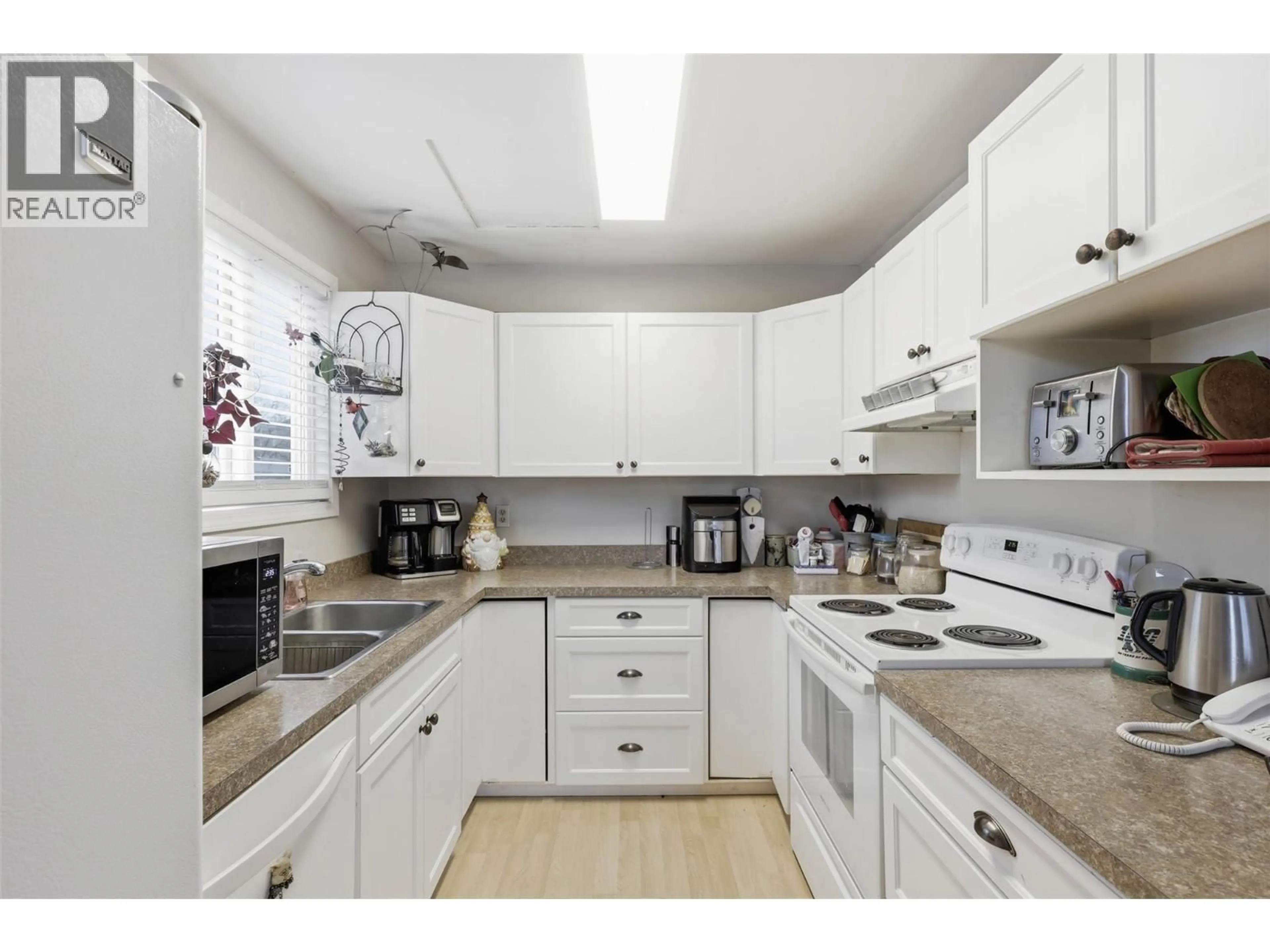 Standard kitchen, unknown for 1155 PEMBROKE AVENUE, Kamloops British Columbia V2B7W5