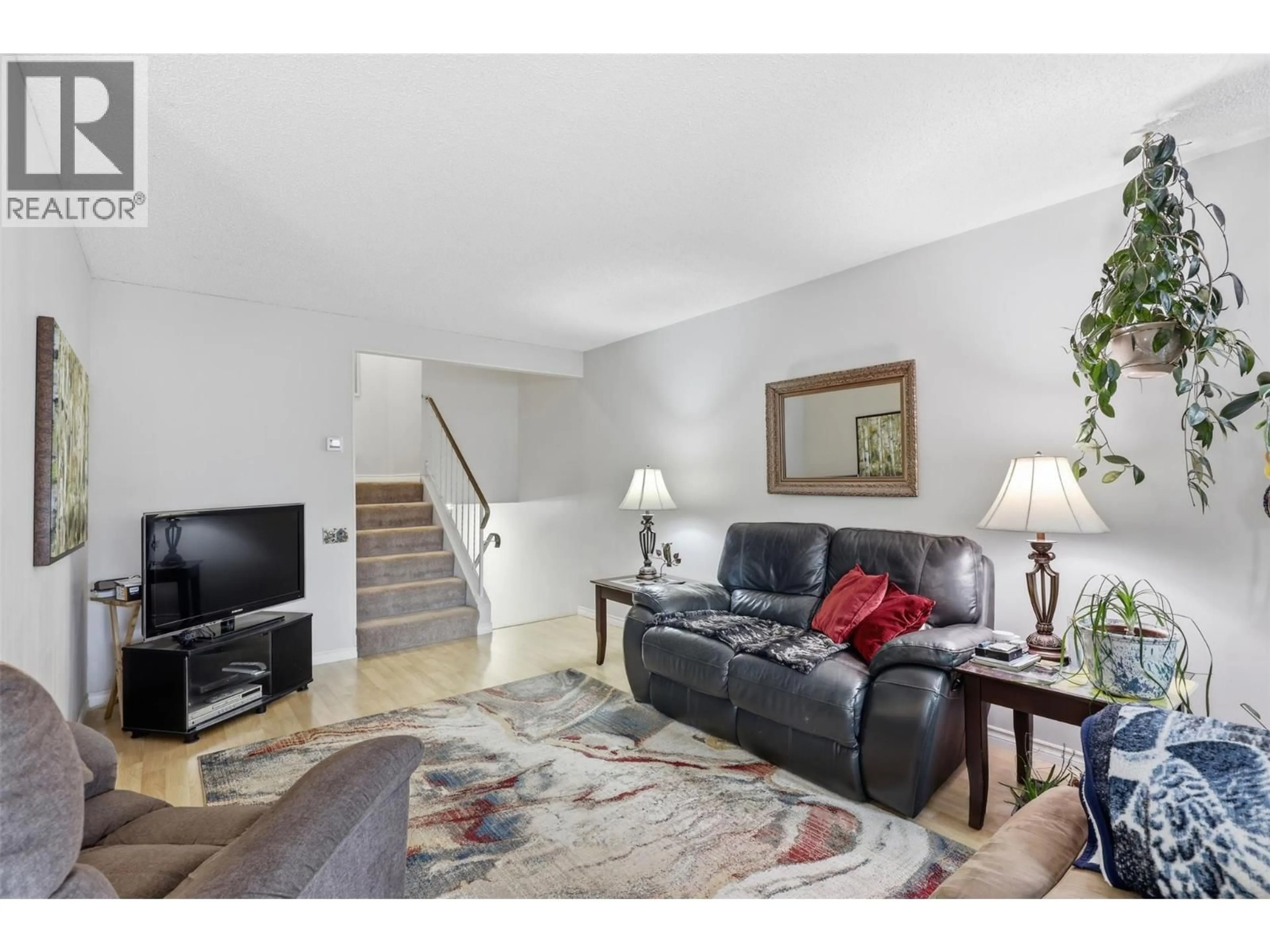 Living room with furniture, unknown for 1155 PEMBROKE AVENUE, Kamloops British Columbia V2B7W5