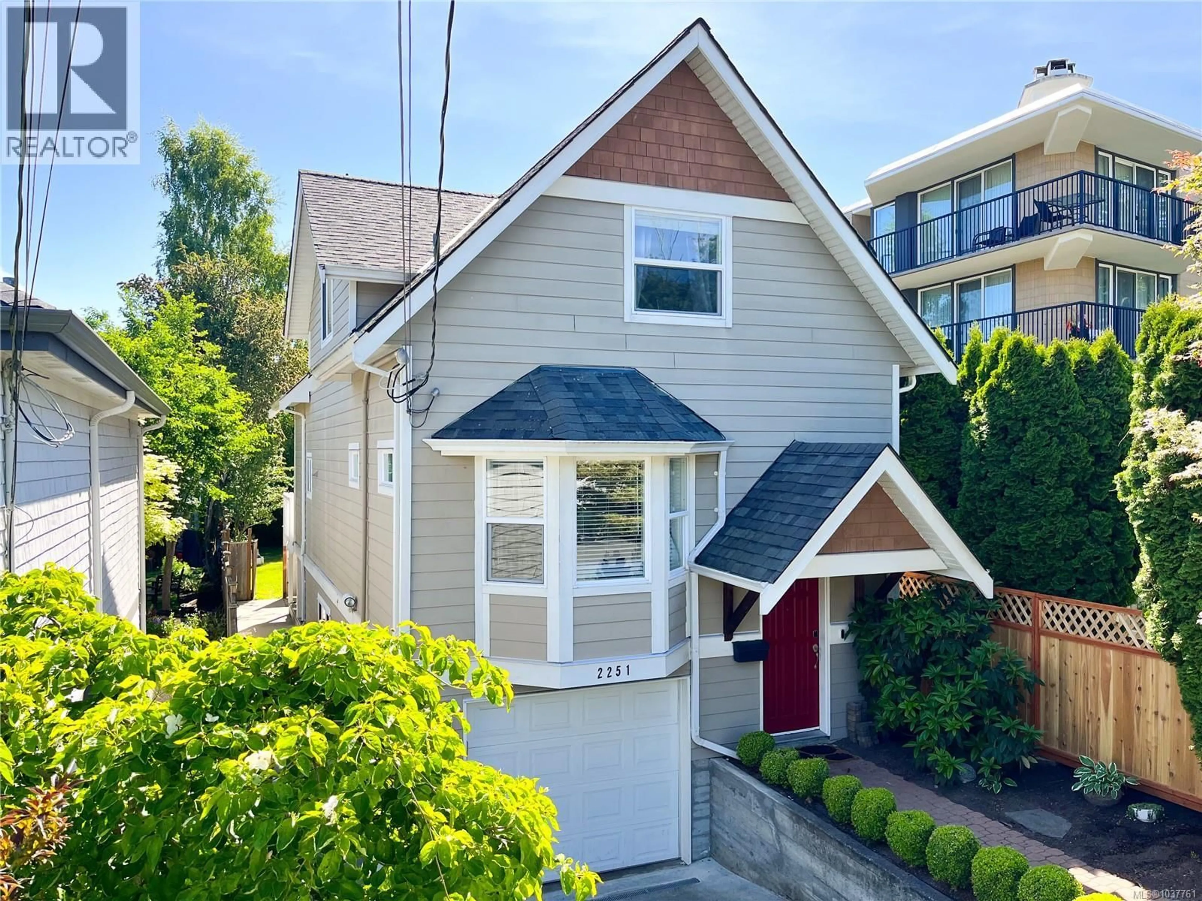 Home with vinyl exterior material, street for 2251 EASTDOWNE ROAD, Oak Bay British Columbia V8R5P5