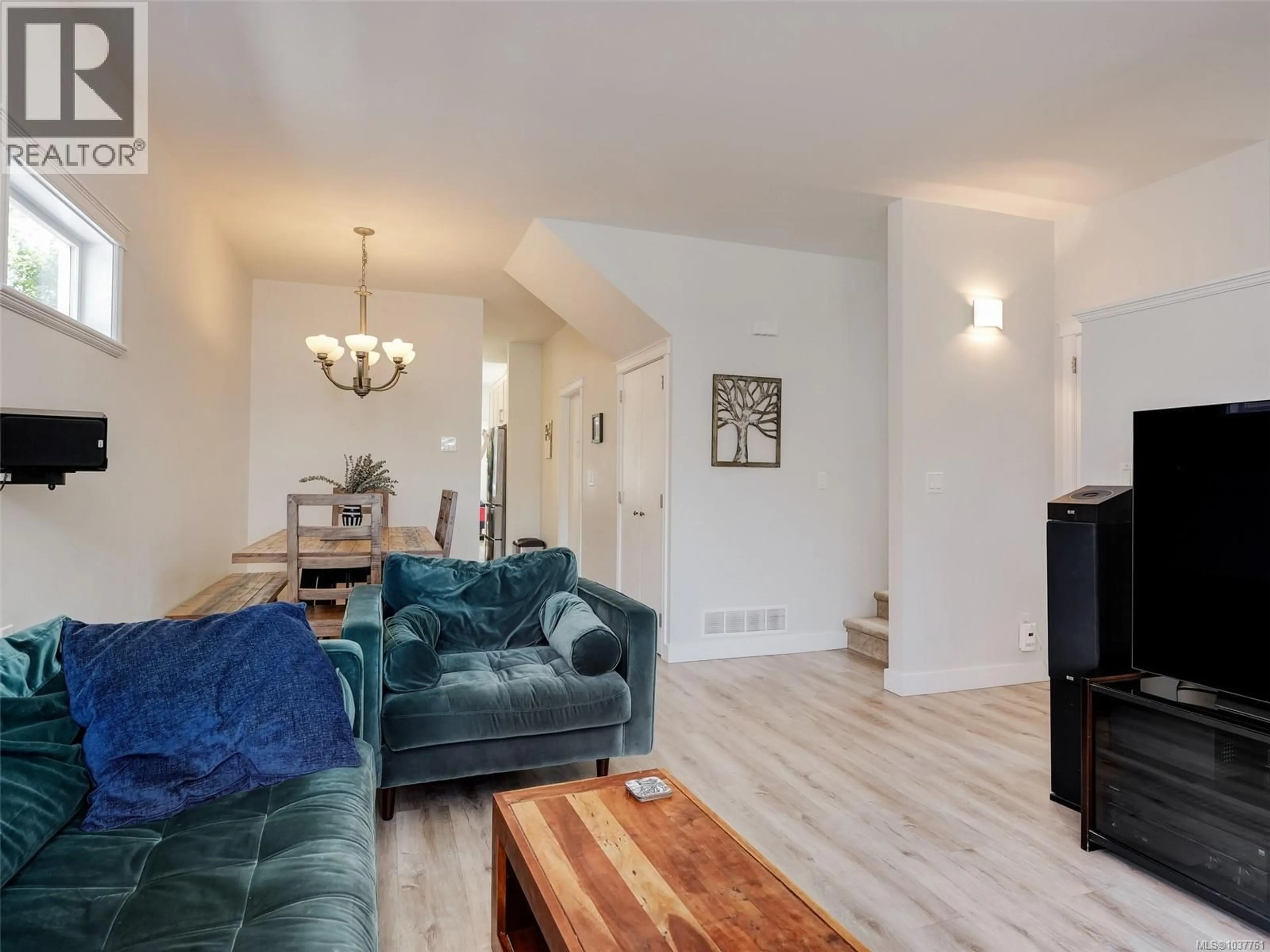 Living room with furniture, wood/laminate floor for 2251 EASTDOWNE ROAD, Oak Bay British Columbia V8R5P5