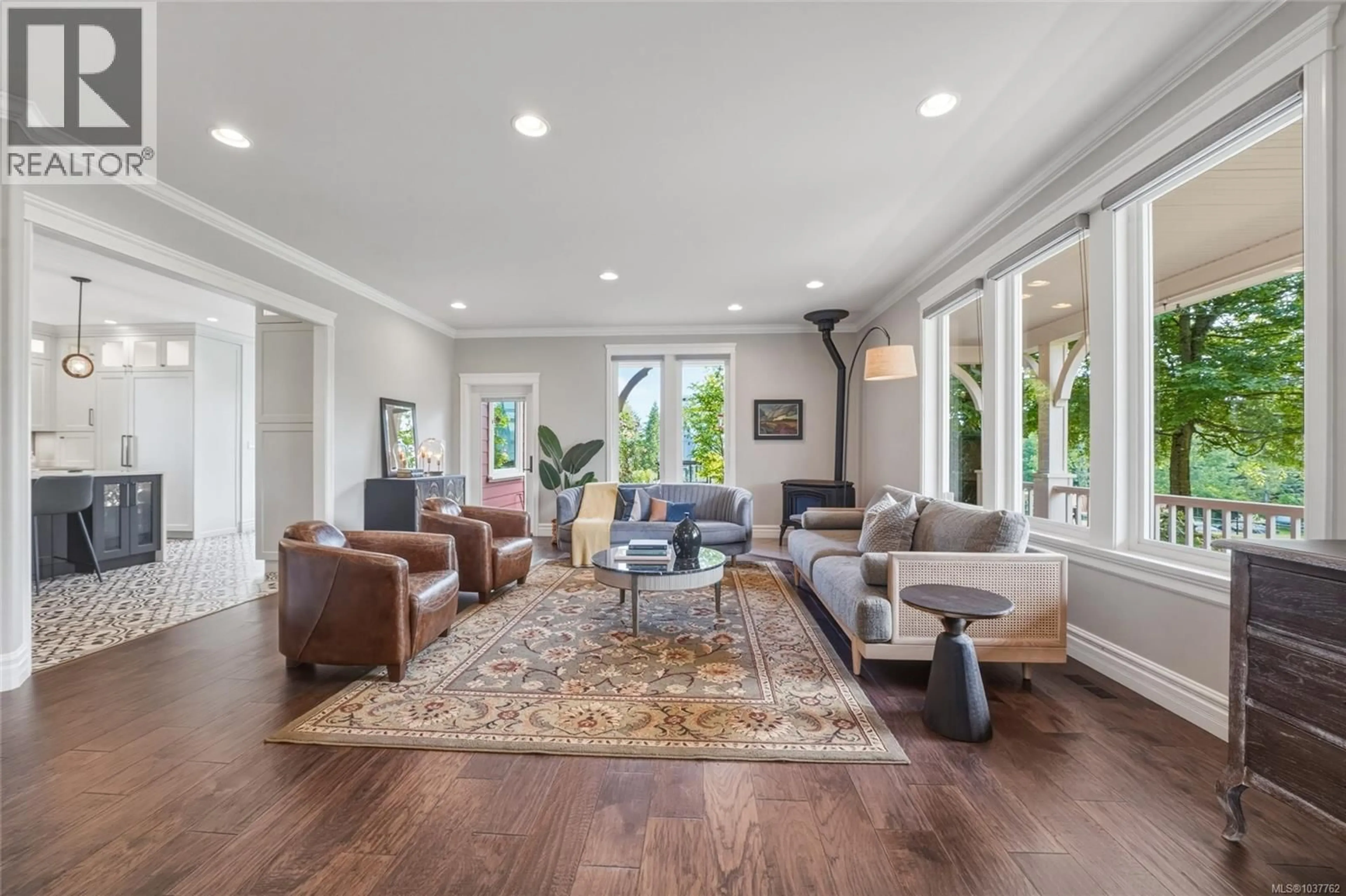 Living room with furniture, unknown for 6429 BRYN ROAD, Central Saanich British Columbia V8M1X6