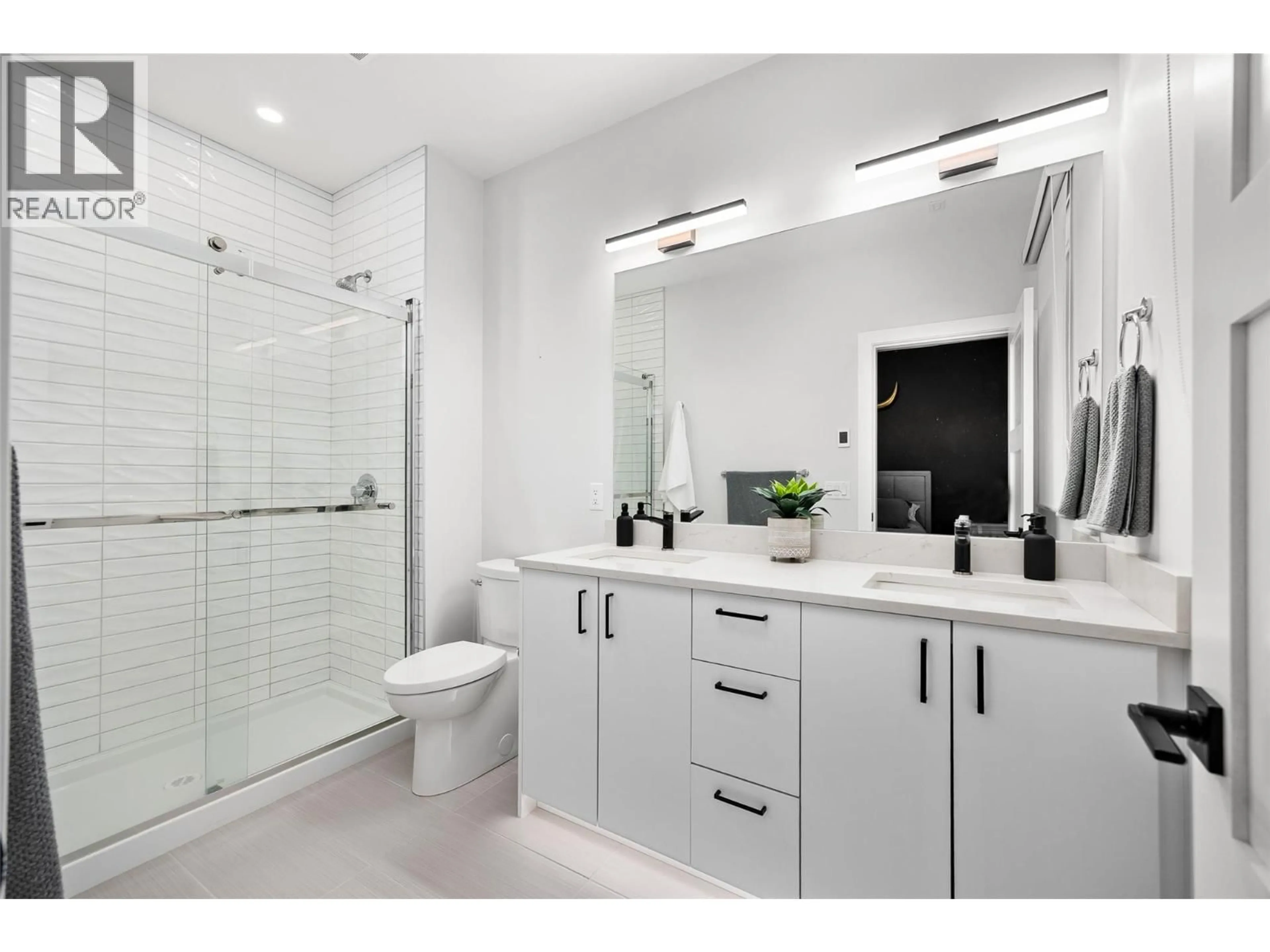 Contemporary bathroom, ceramic/tile floor for 4 - 1225 FINDLAY ROAD, Kelowna British Columbia V1X5B1