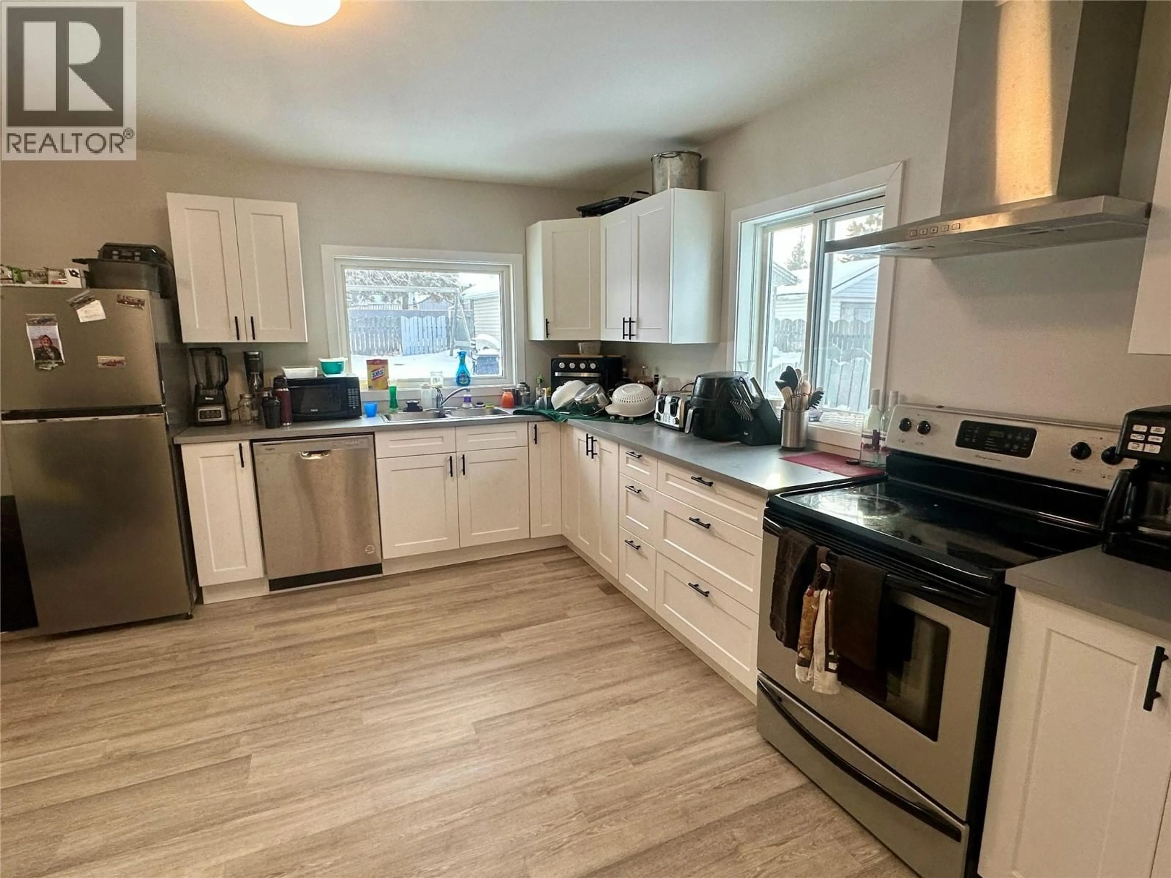 Open concept kitchen, unknown for 9500 8 STREET, Dawson Creek British Columbia V1G3P5