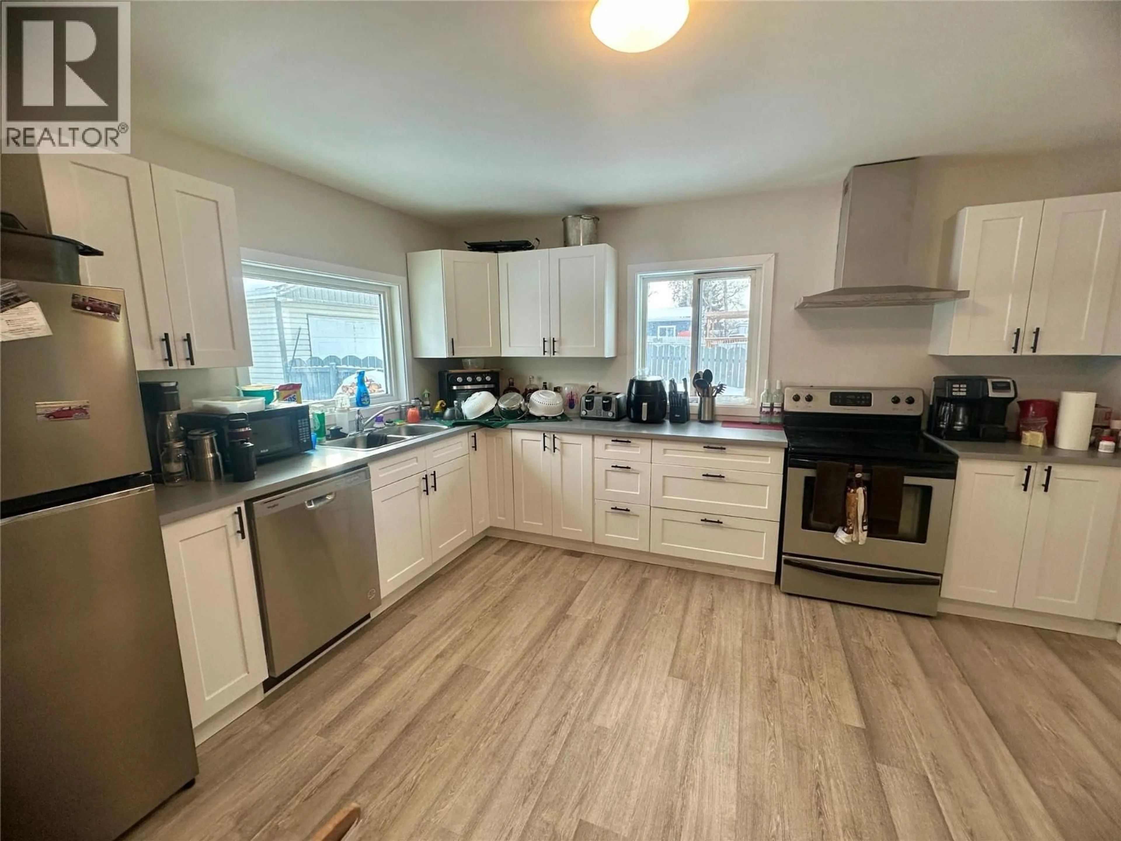 Open concept kitchen, unknown for 9500 8 STREET, Dawson Creek British Columbia V1G3P5
