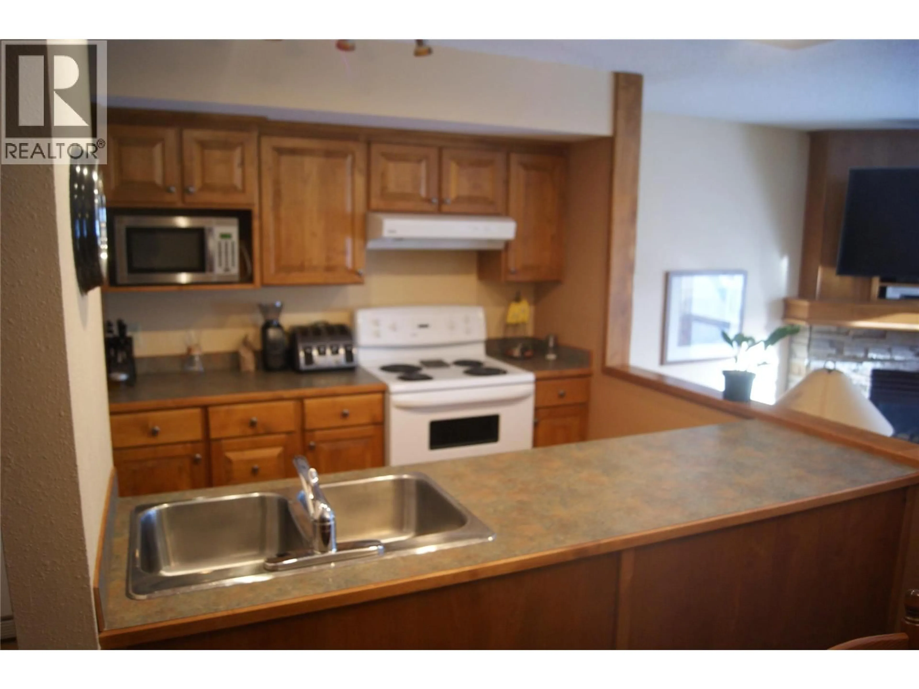 Standard kitchen, unknown for 172 - 850 NORTHSTAR DRIVE, Kimberley British Columbia V1A2Y6