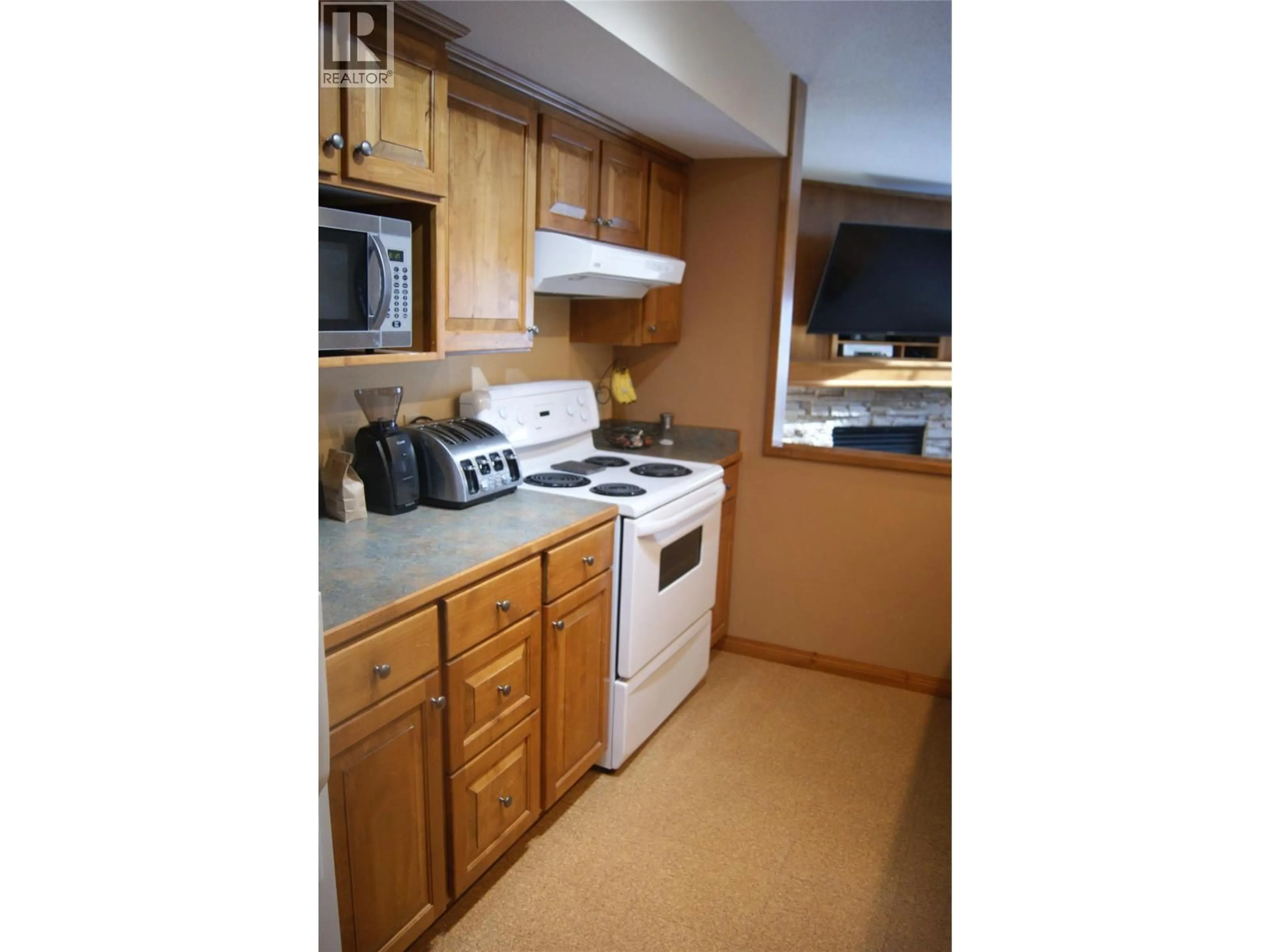 Standard kitchen, unknown for 172 - 850 NORTHSTAR DRIVE, Kimberley British Columbia V1A2Y6