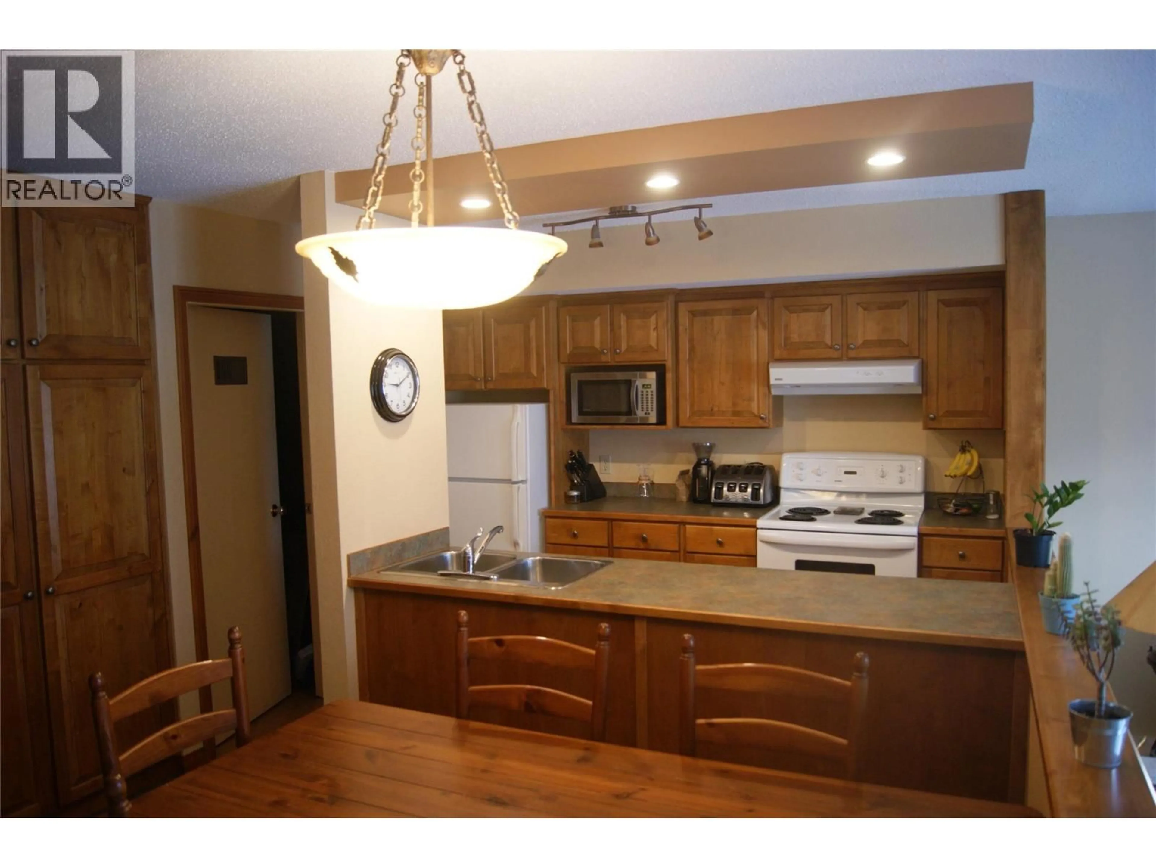 Standard kitchen, wood/laminate floor for 172 - 850 NORTHSTAR DRIVE, Kimberley British Columbia V1A2Y6