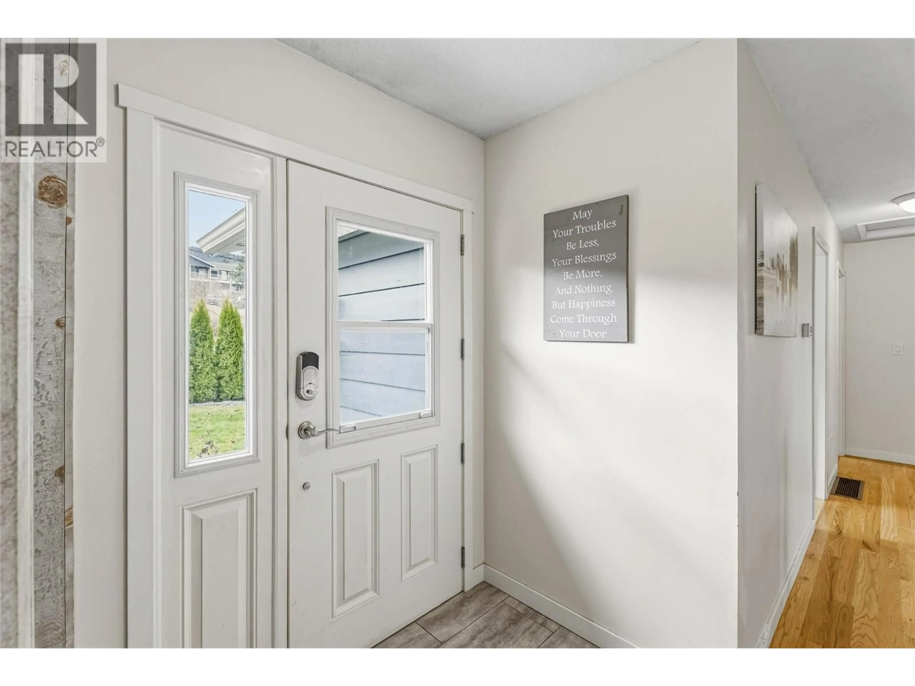 Indoor entryway for 1971 3 AVENUE SOUTHEAST, Salmon Arm British Columbia V1E1V2