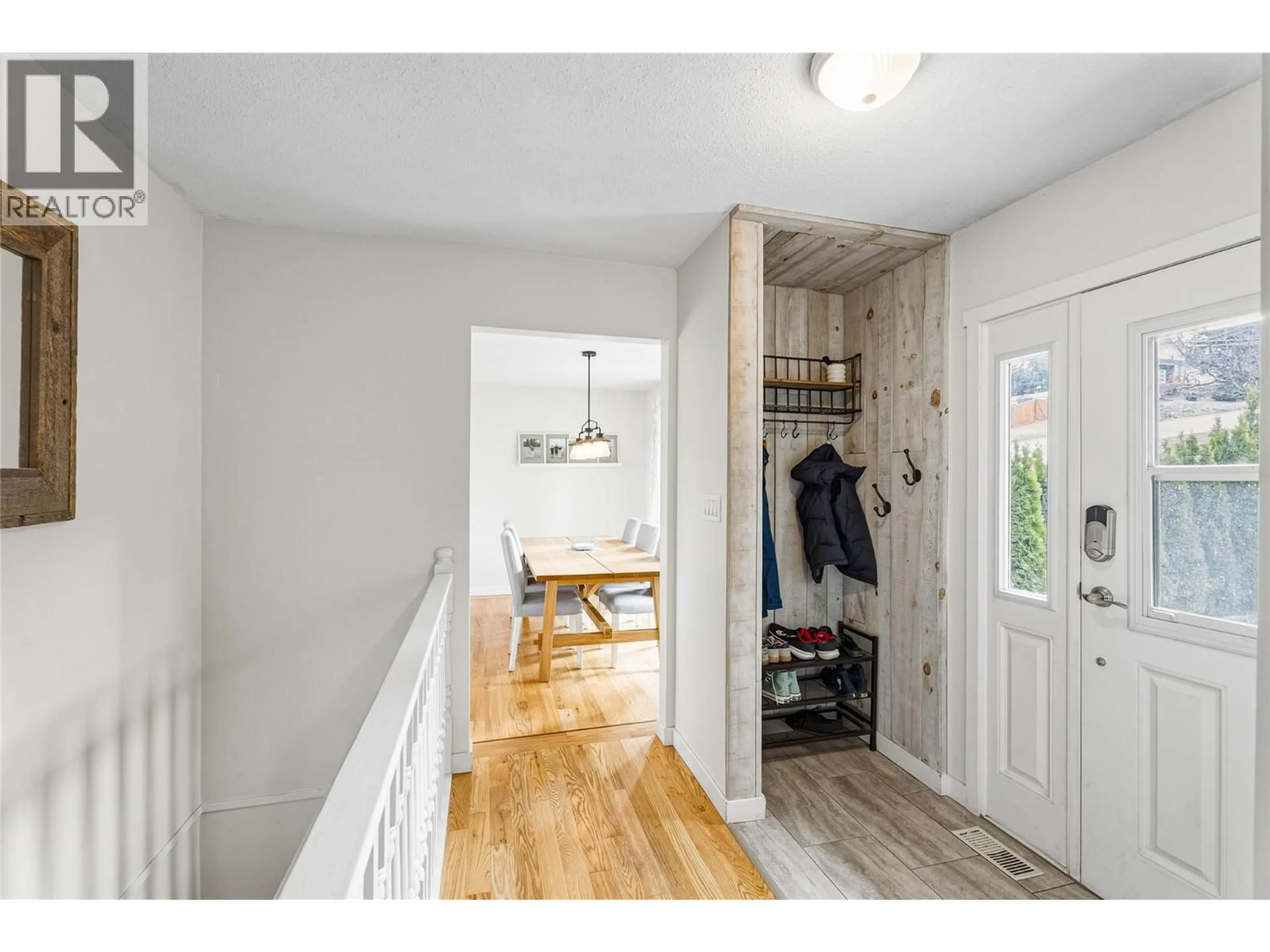 Indoor entryway for 1971 3 AVENUE SOUTHEAST, Salmon Arm British Columbia V1E1V2