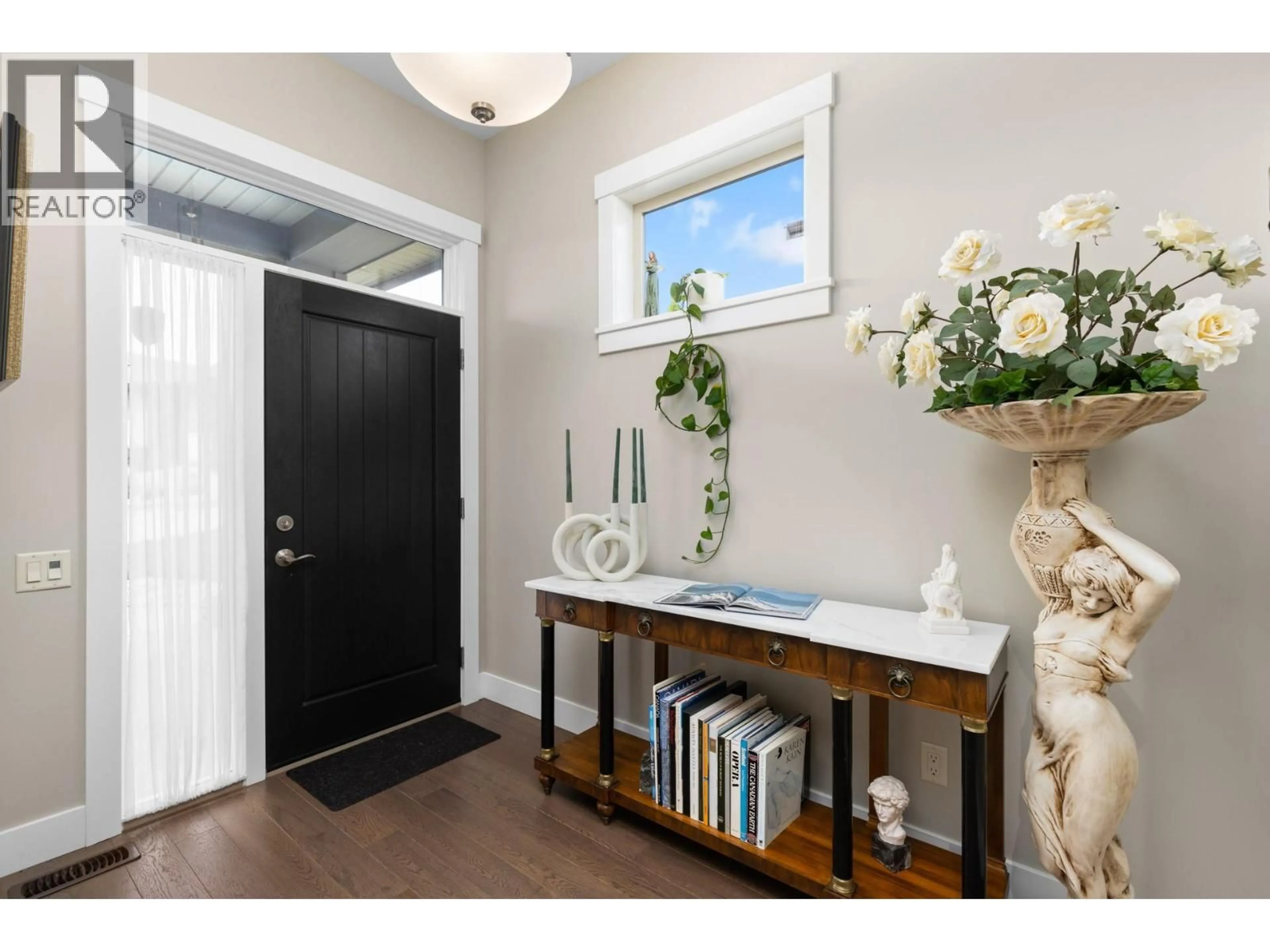 Indoor entryway for 37 - 1836 TOWER RANCH BOULEVARD, Kelowna British Columbia V1P1S8