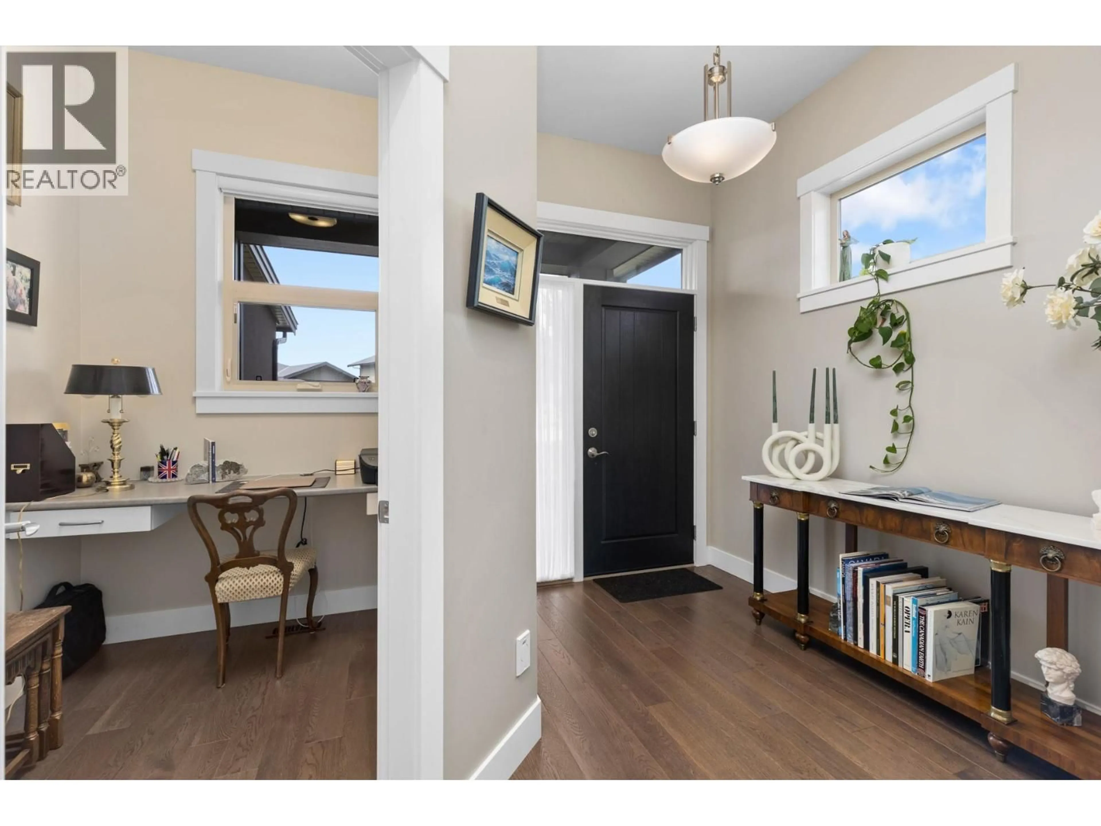 Indoor entryway for 37 - 1836 TOWER RANCH BOULEVARD, Kelowna British Columbia V1P1S8