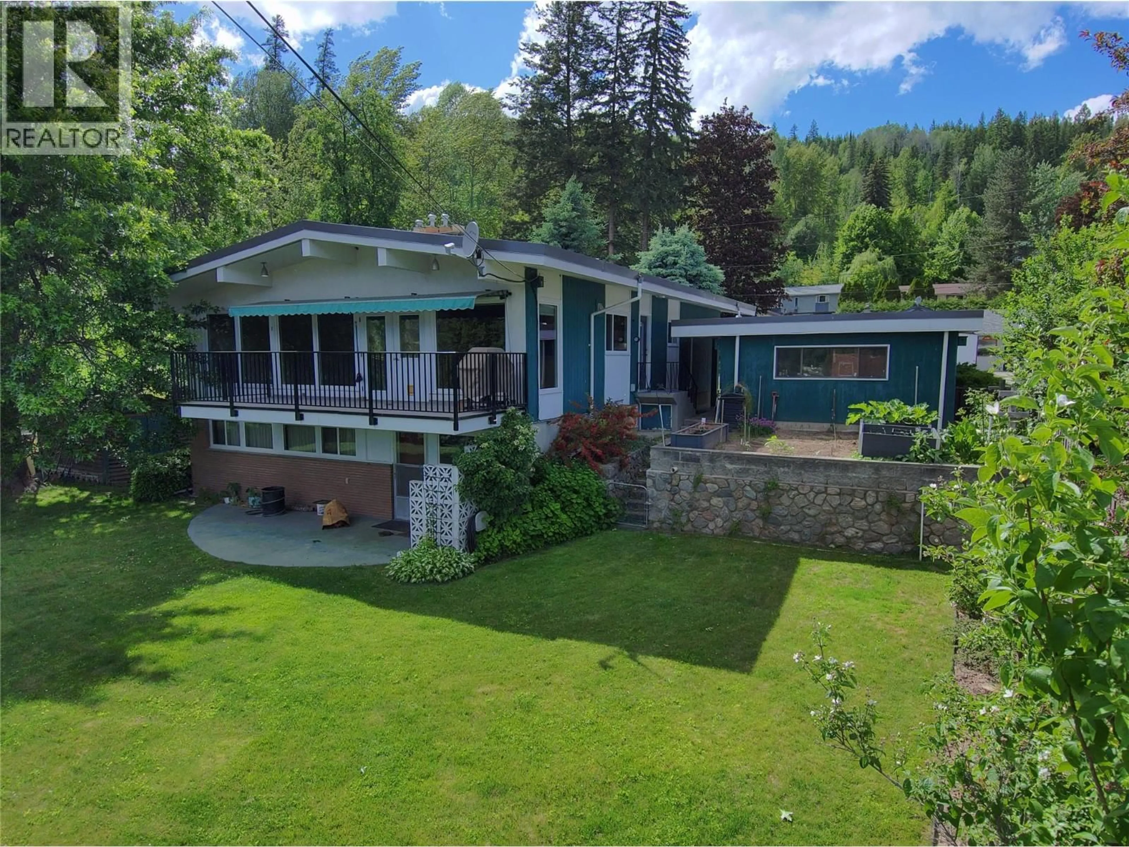 A pic from outside/outdoor area/front of a property/back of a property/a pic from drone, unknown for 1832 THIRD STREET, Fruitvale British Columbia V0G1L1