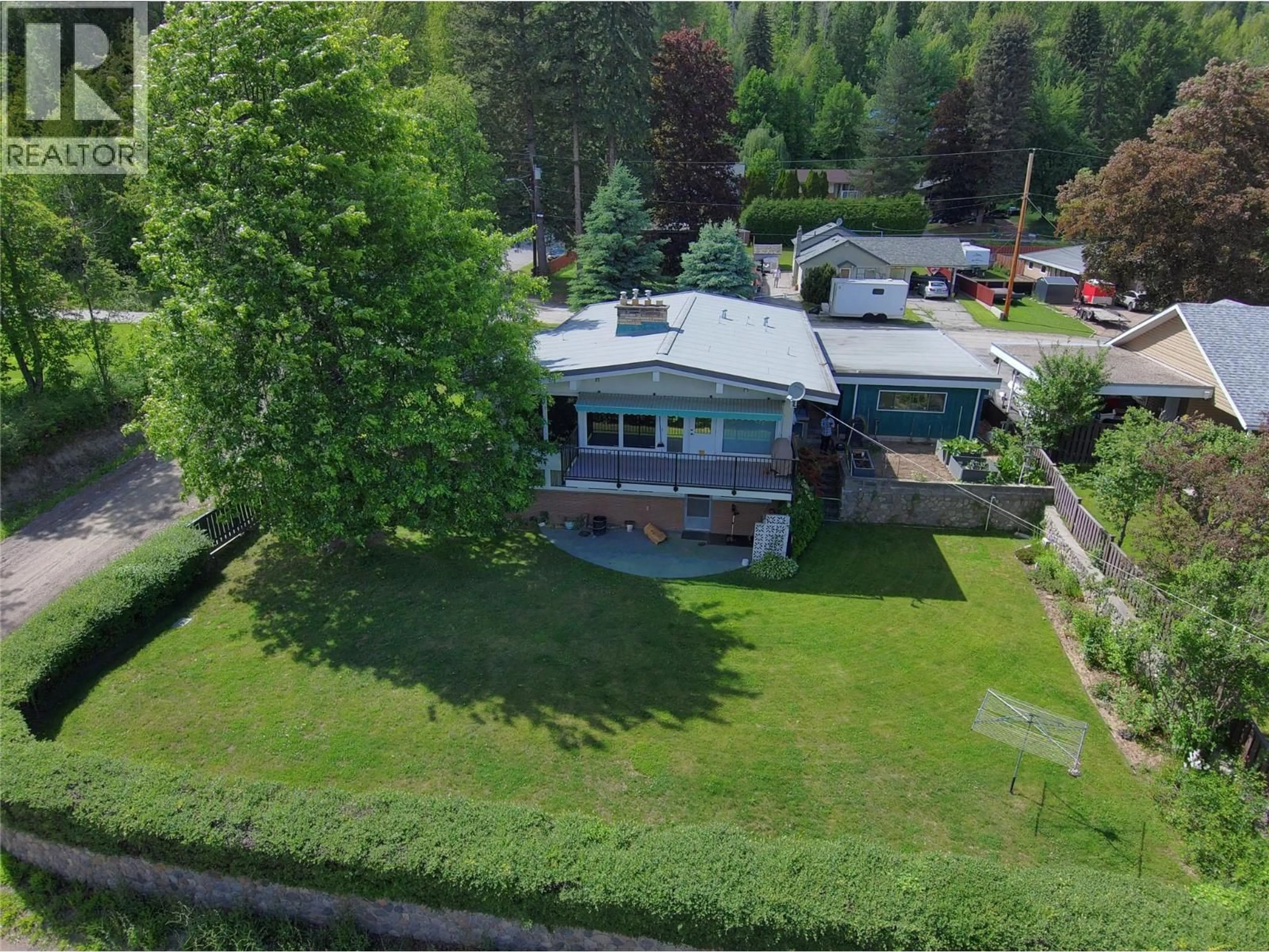 A pic from outside/outdoor area/front of a property/back of a property/a pic from drone, unknown for 1832 THIRD STREET, Fruitvale British Columbia V0G1L1