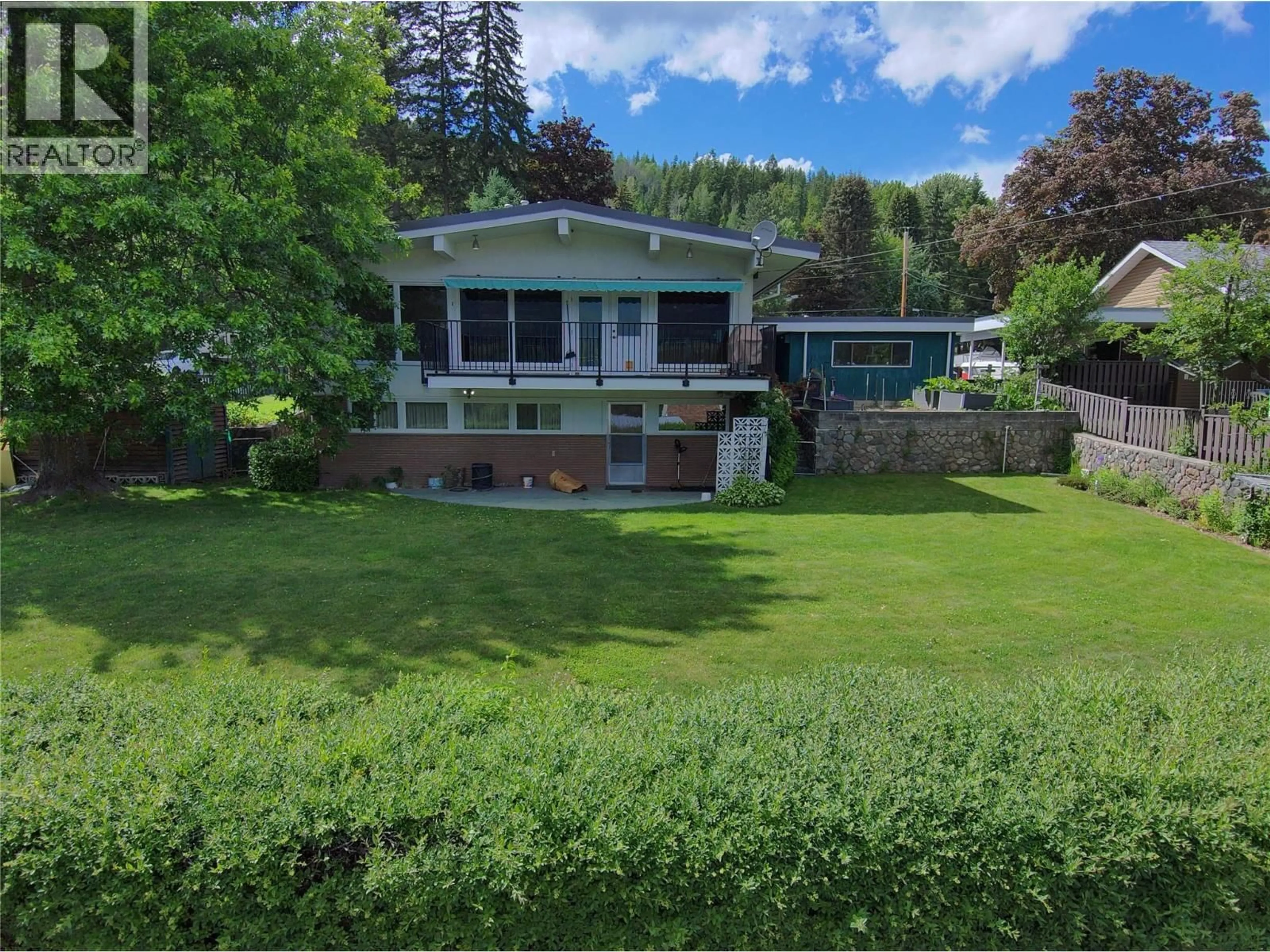 A pic from outside/outdoor area/front of a property/back of a property/a pic from drone, unknown for 1832 THIRD STREET, Fruitvale British Columbia V0G1L1