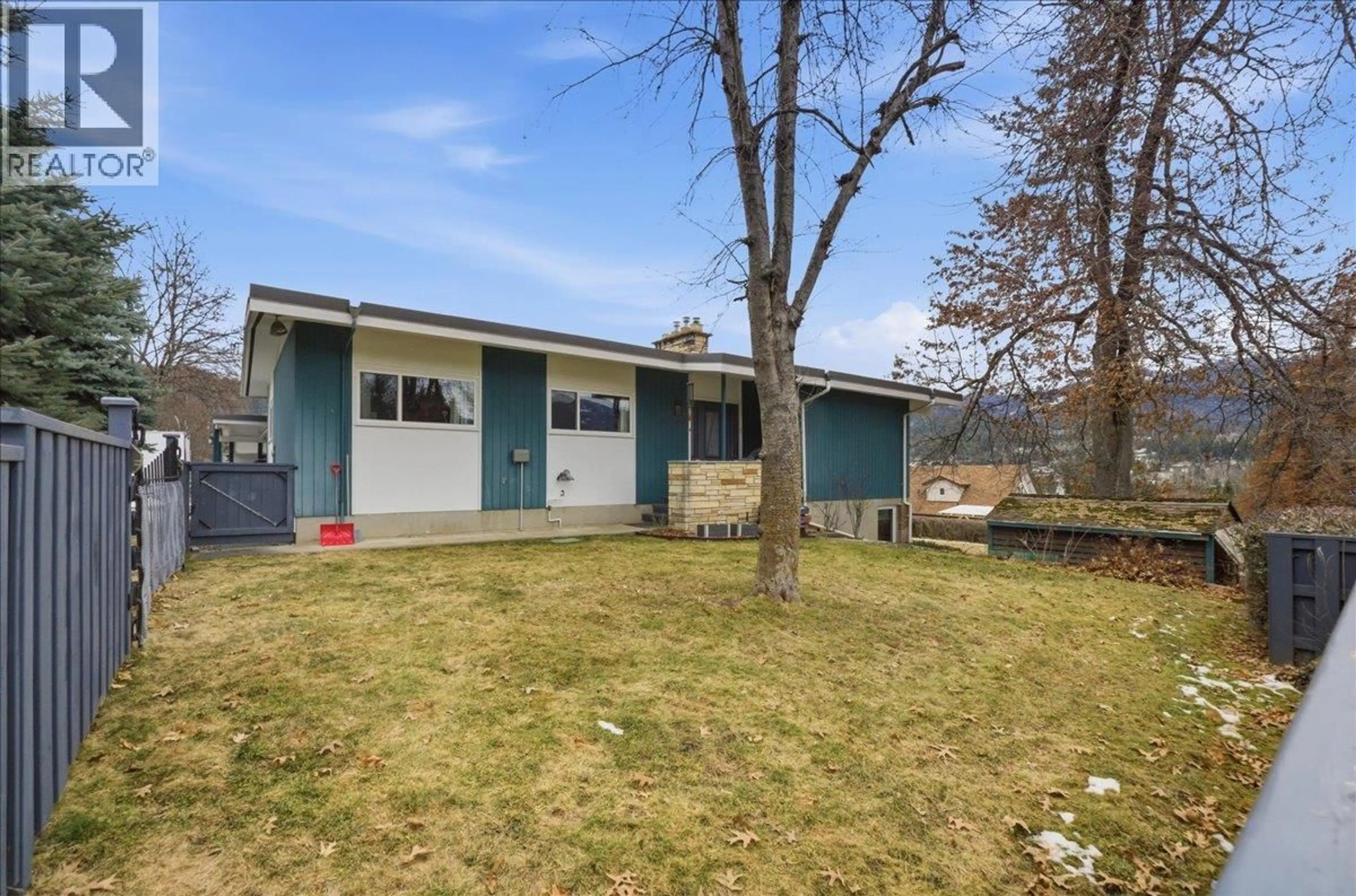 Home with vinyl exterior material, street for 1832 THIRD STREET, Fruitvale British Columbia V0G1L1