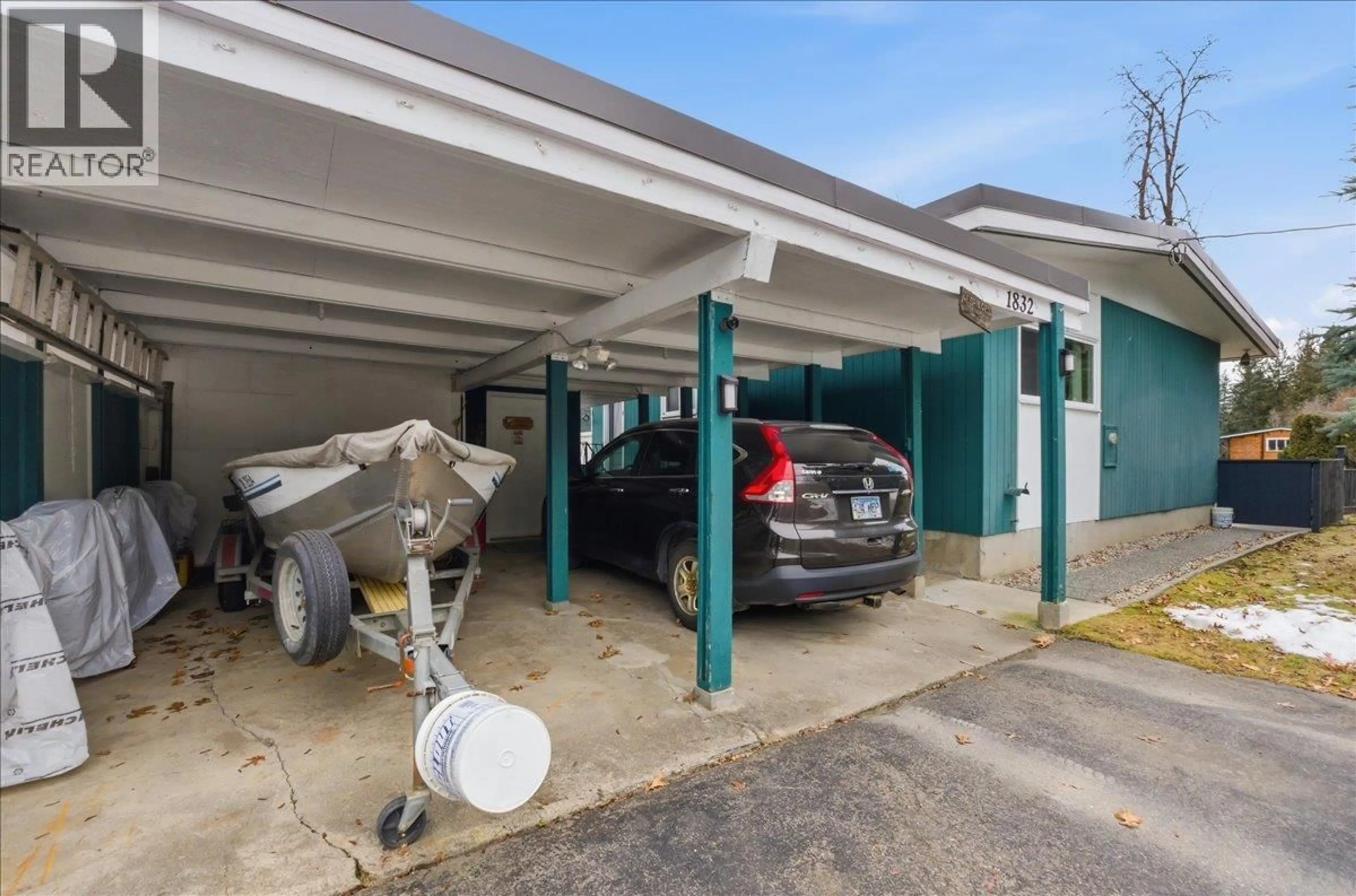 Indoor garage for 1832 THIRD STREET, Fruitvale British Columbia V0G1L1
