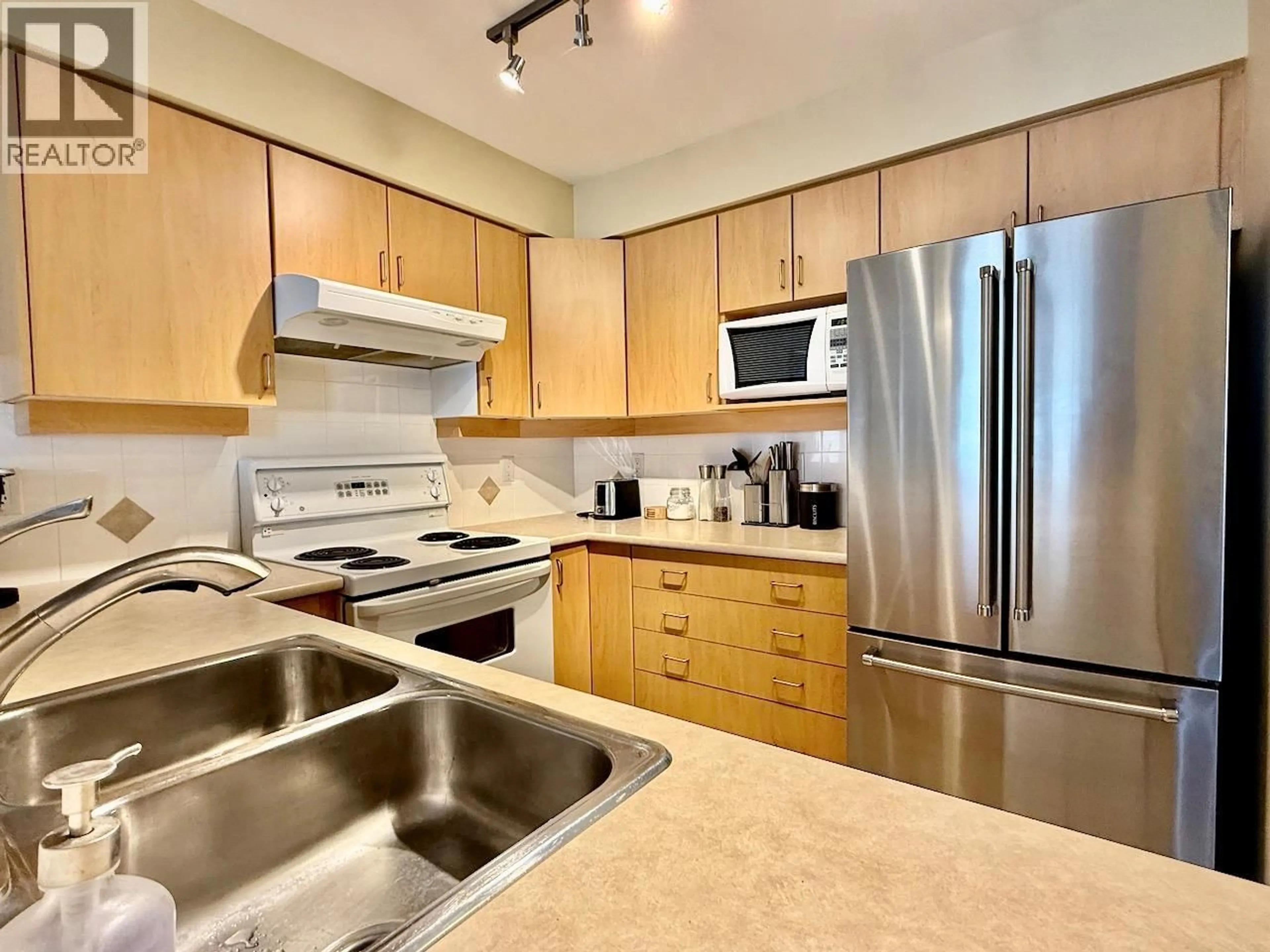 Standard kitchen, unknown for 406 - 7600 COTTONWOOD DRIVE, Osoyoos British Columbia V0H1V3