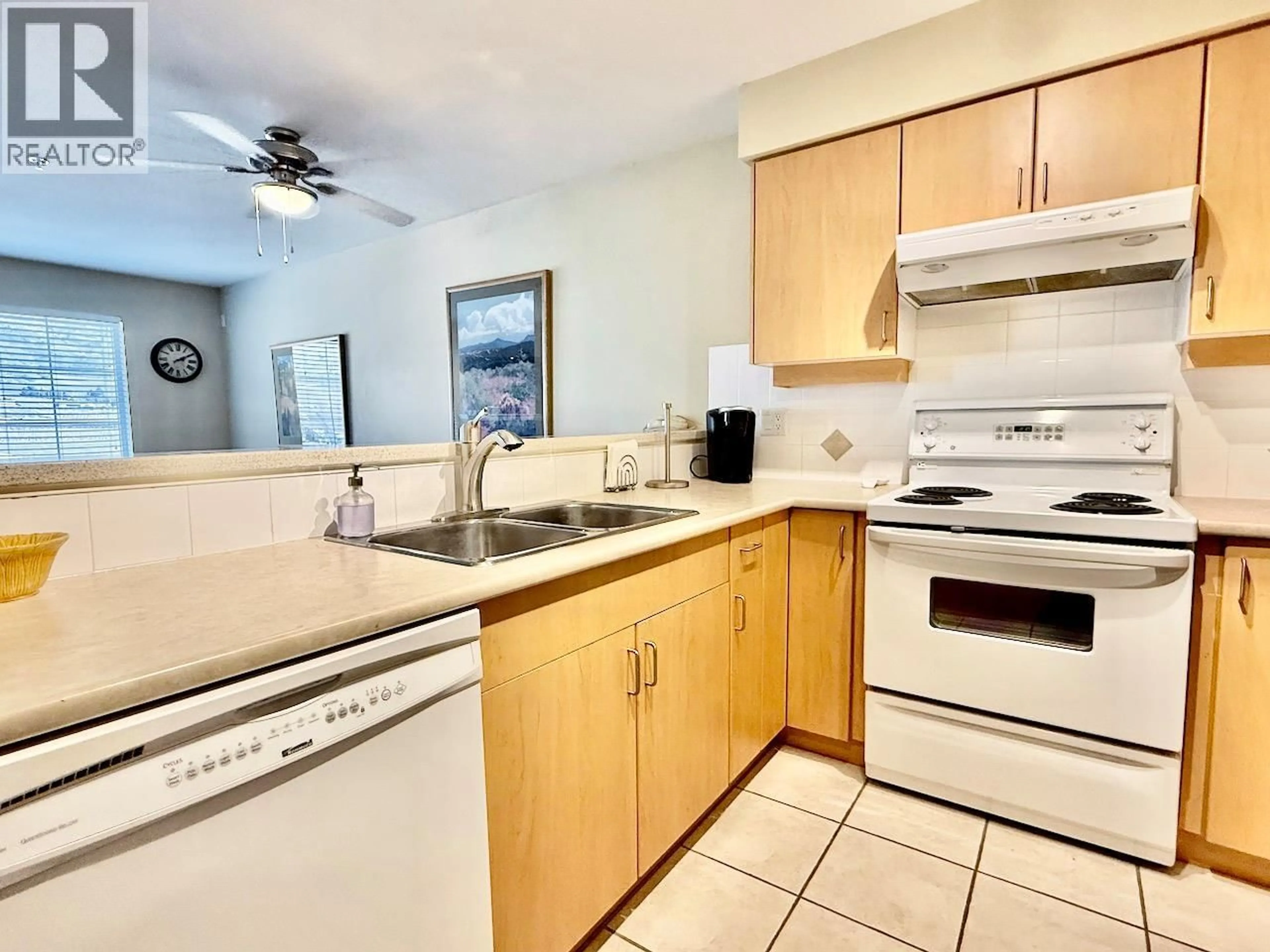 Standard kitchen, ceramic/tile floor for 406 - 7600 COTTONWOOD DRIVE, Osoyoos British Columbia V0H1V3