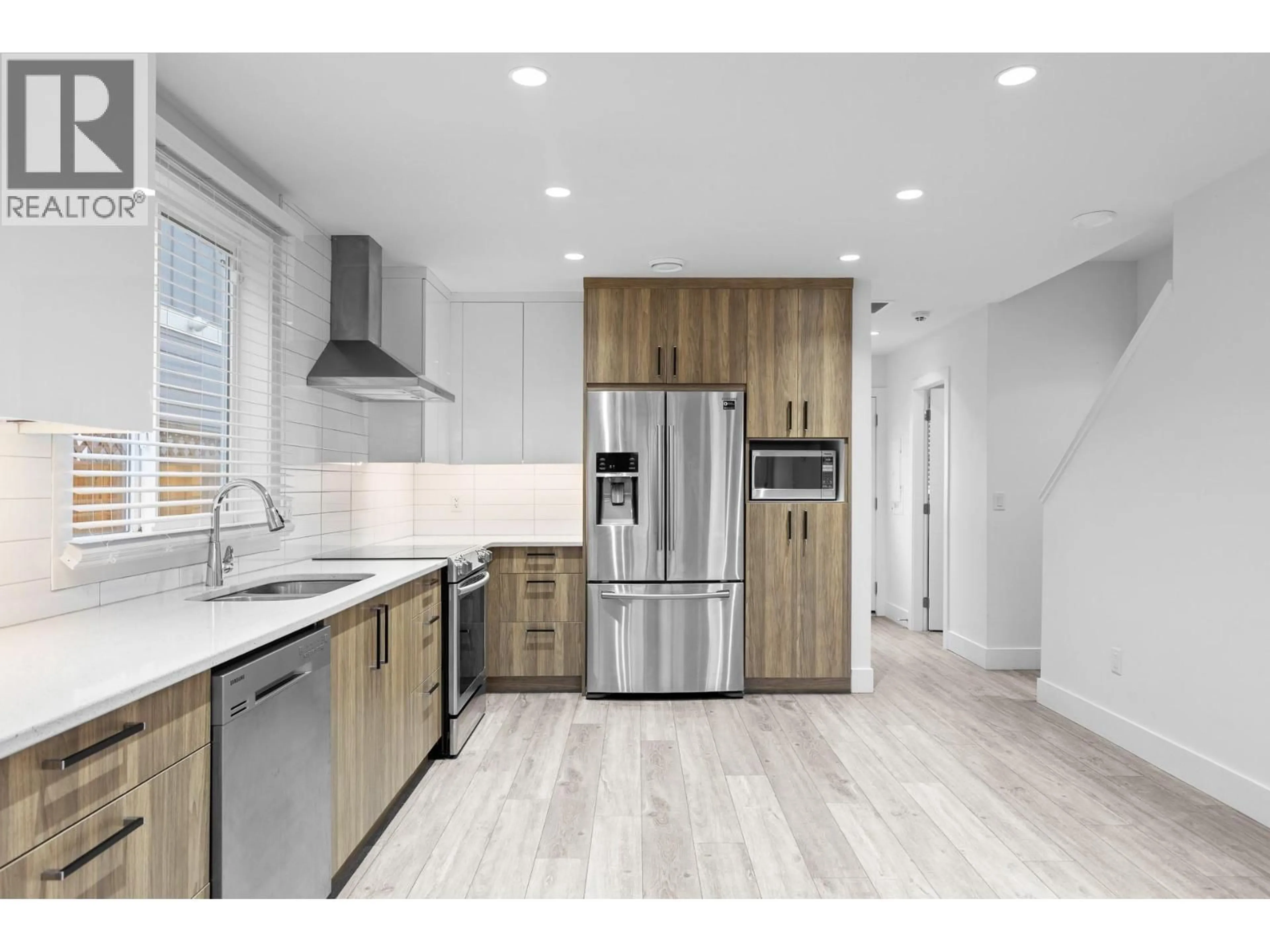 Open concept kitchen, wood/laminate floor for 727 CADDER AVENUE, Kelowna British Columbia V1Y5N7