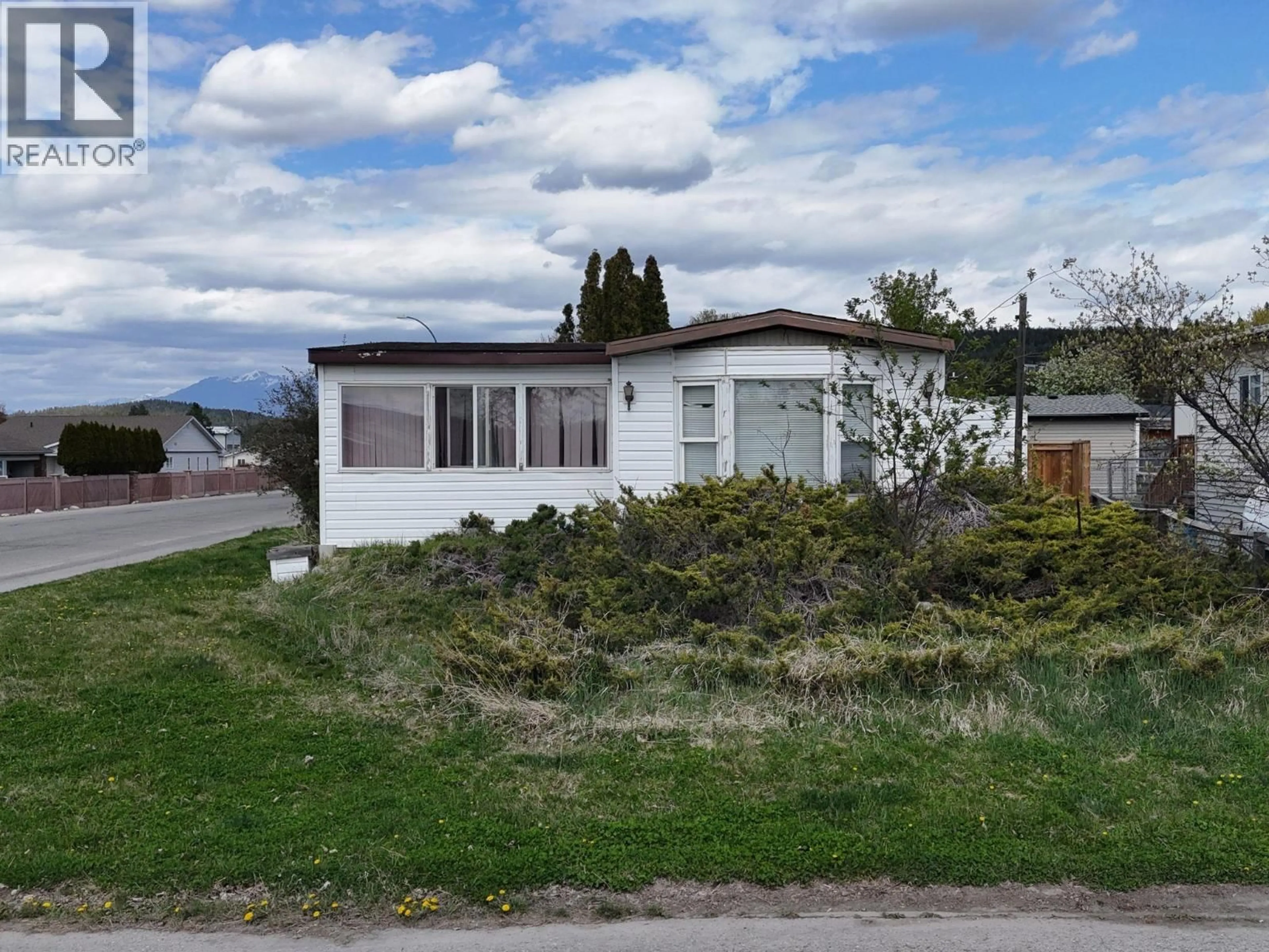 Home with vinyl exterior material, street for 1800 KOKANEE CRESCENT NORTH, Cranbrook British Columbia V1C5W4