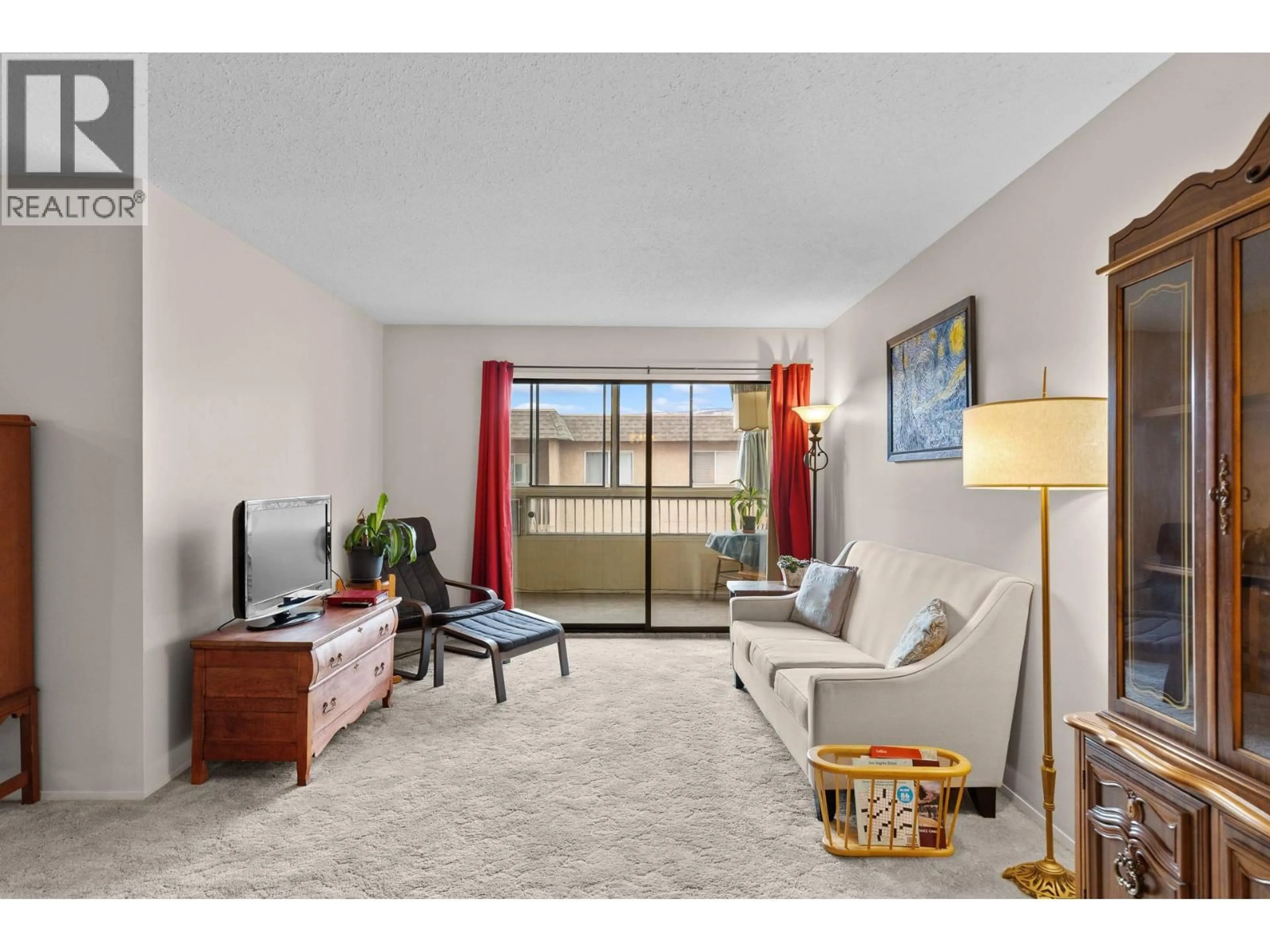 Living room with furniture, unknown for 406 - 555 ROWCLIFFE AVENUE, Kelowna British Columbia V1Y5Y8