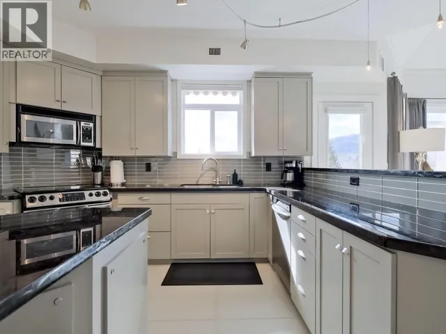 221 - 1088 SUNSET DRIVE, Kelowna 5