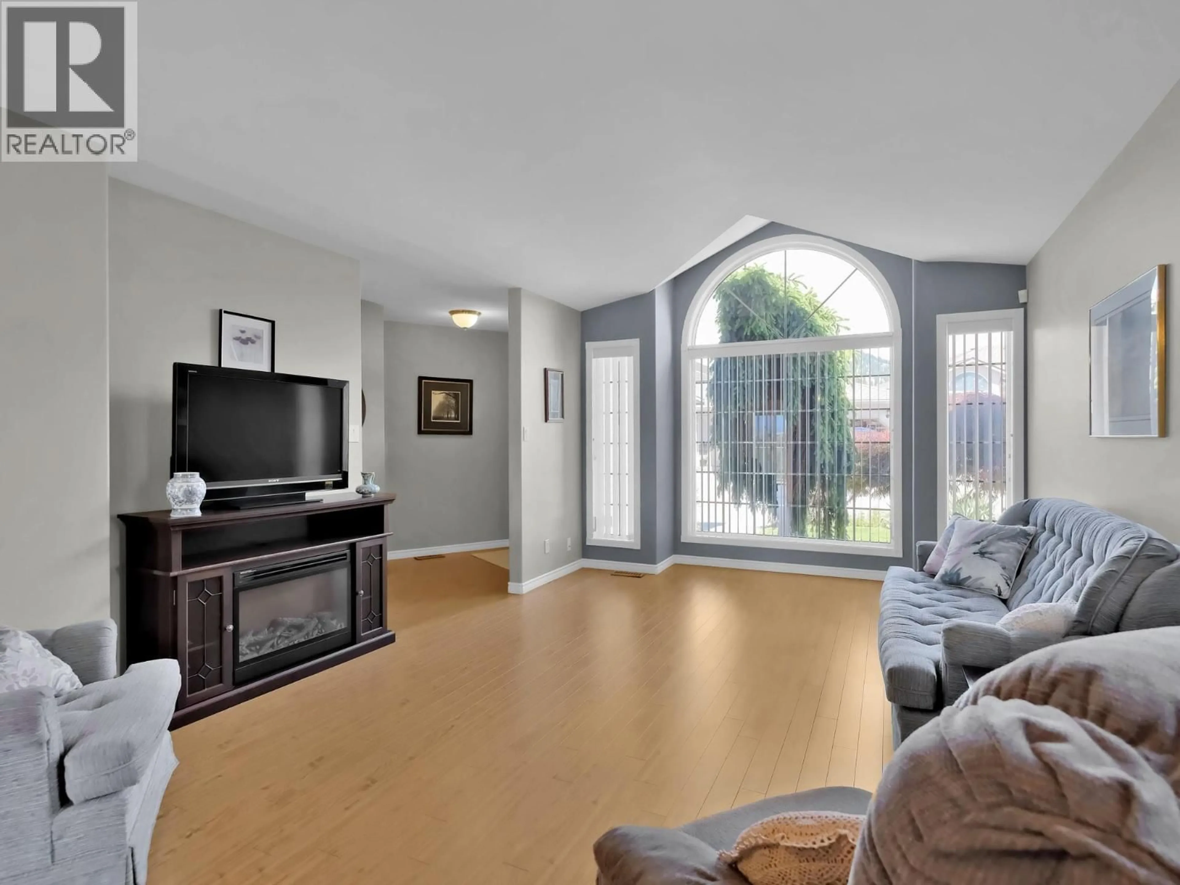 Living room with furniture, unknown for 125 - 1634 CARMI AVENUE, Penticton British Columbia V2A8K5