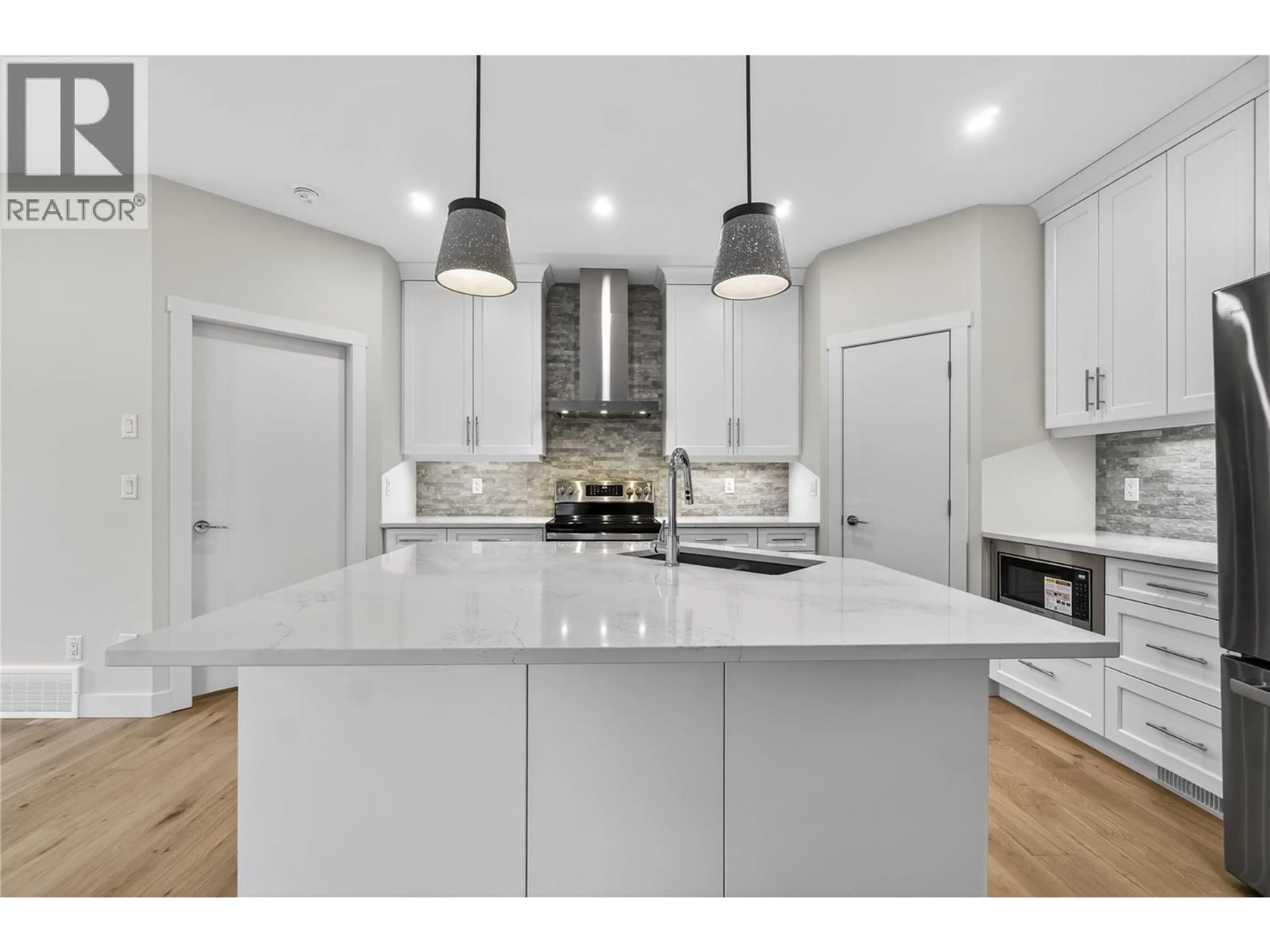 Open concept kitchen, unknown for 22 - 1840 10 STREET SOUTHWEST, Salmon Arm British Columbia V1E0H2