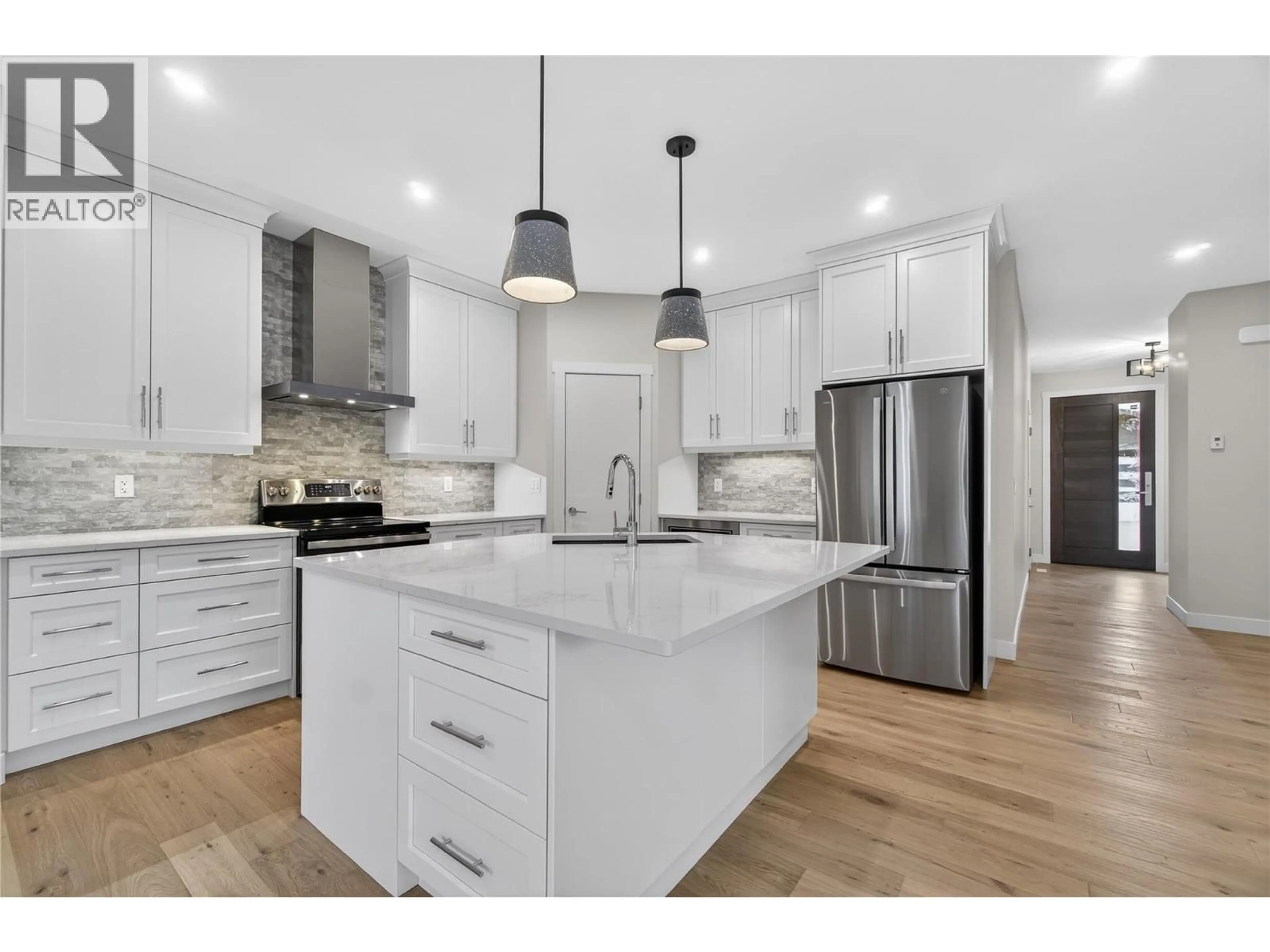 Open concept kitchen, unknown for 22 - 1840 10 STREET SOUTHWEST, Salmon Arm British Columbia V1E0H2
